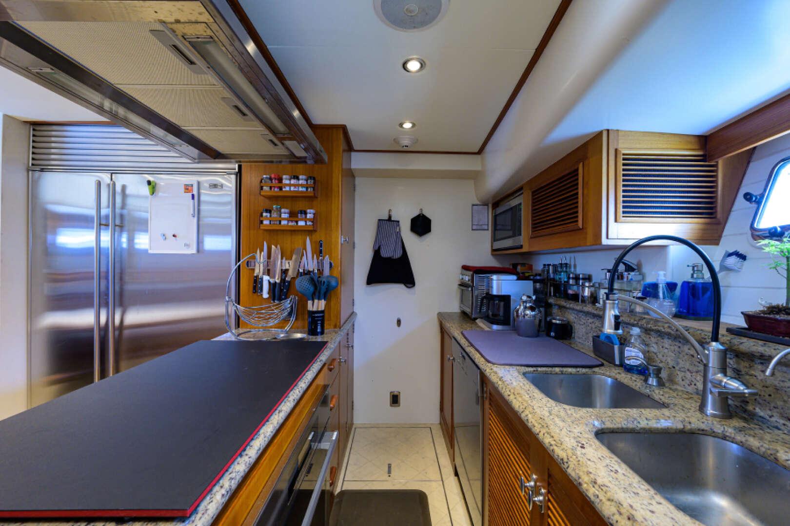2003 New England Boatworks Enclosed Raised Pilothouse - Image 21