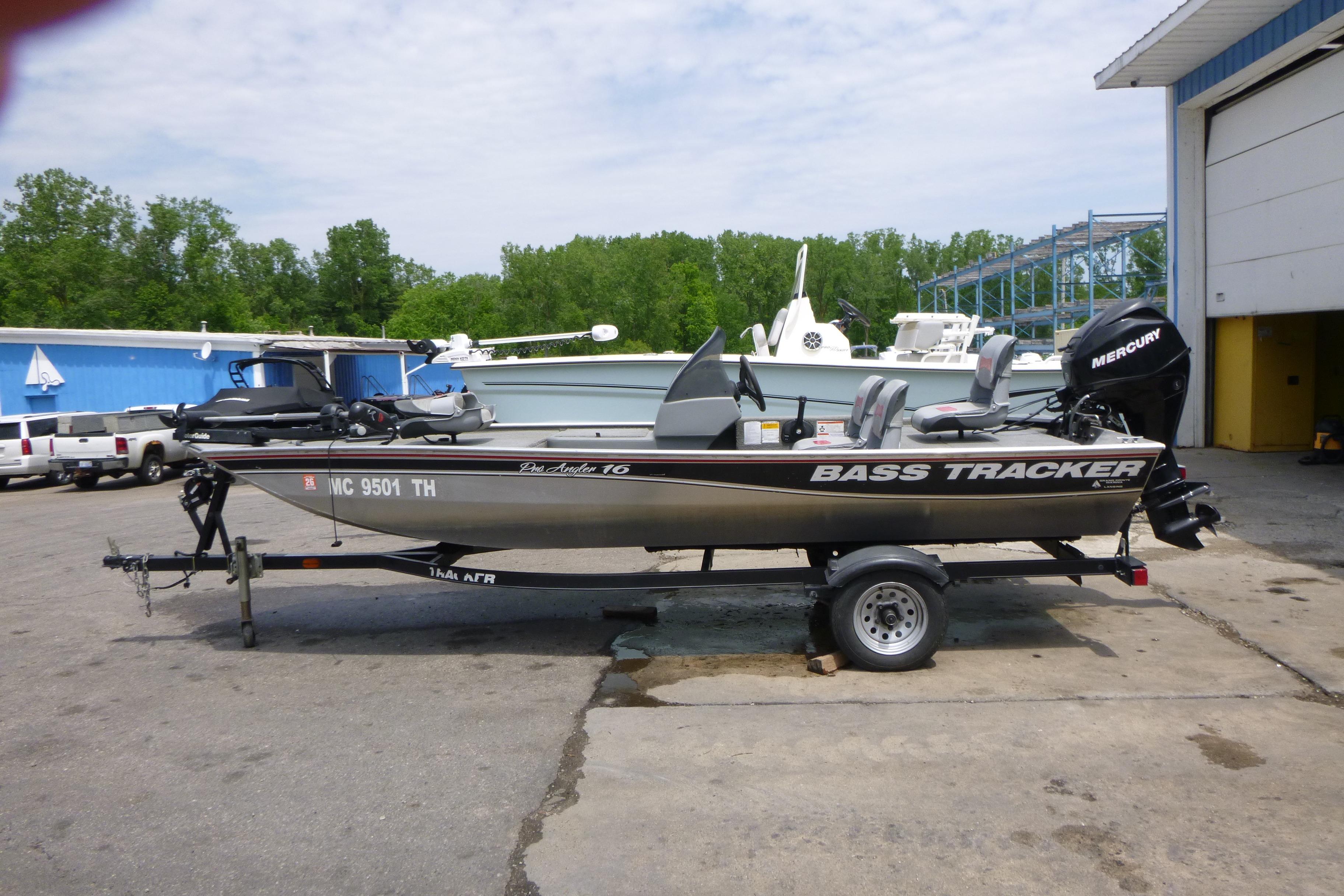 2011 Tracker Pro Angler 16