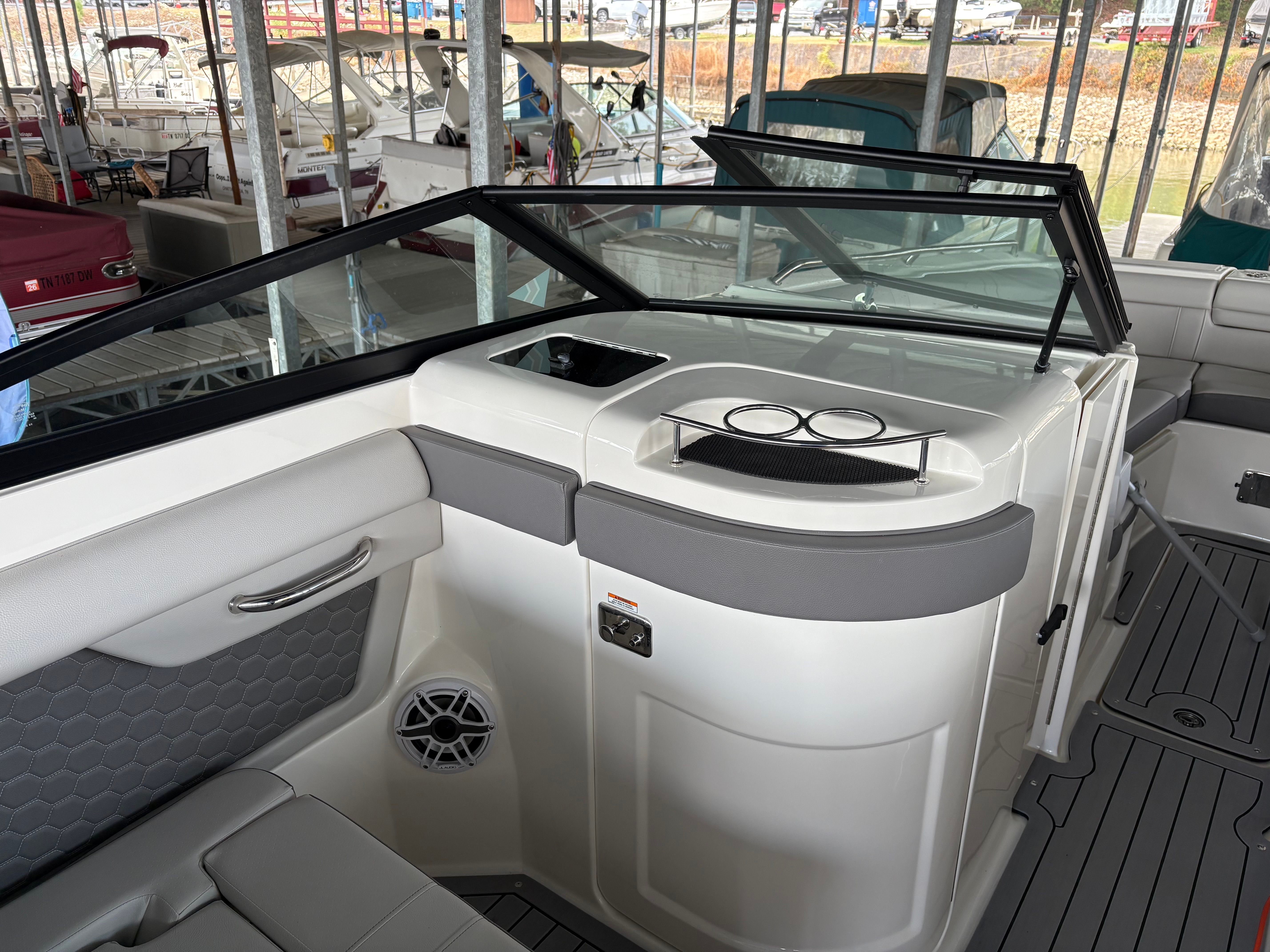 2020 Sea Ray SDX 270 - 13