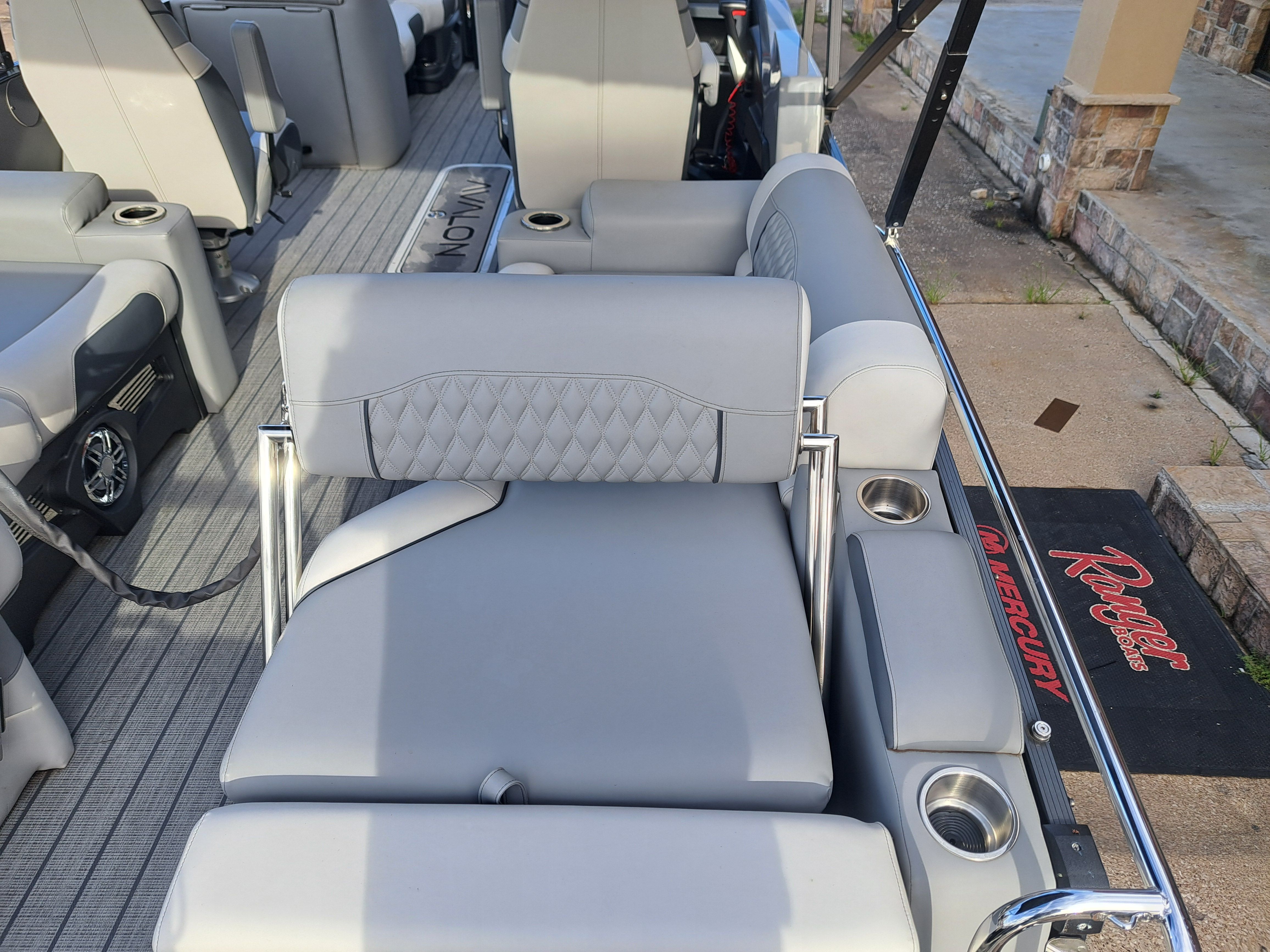 2025 Avalon Catalina Quad Lounge Shift - 23' - 27