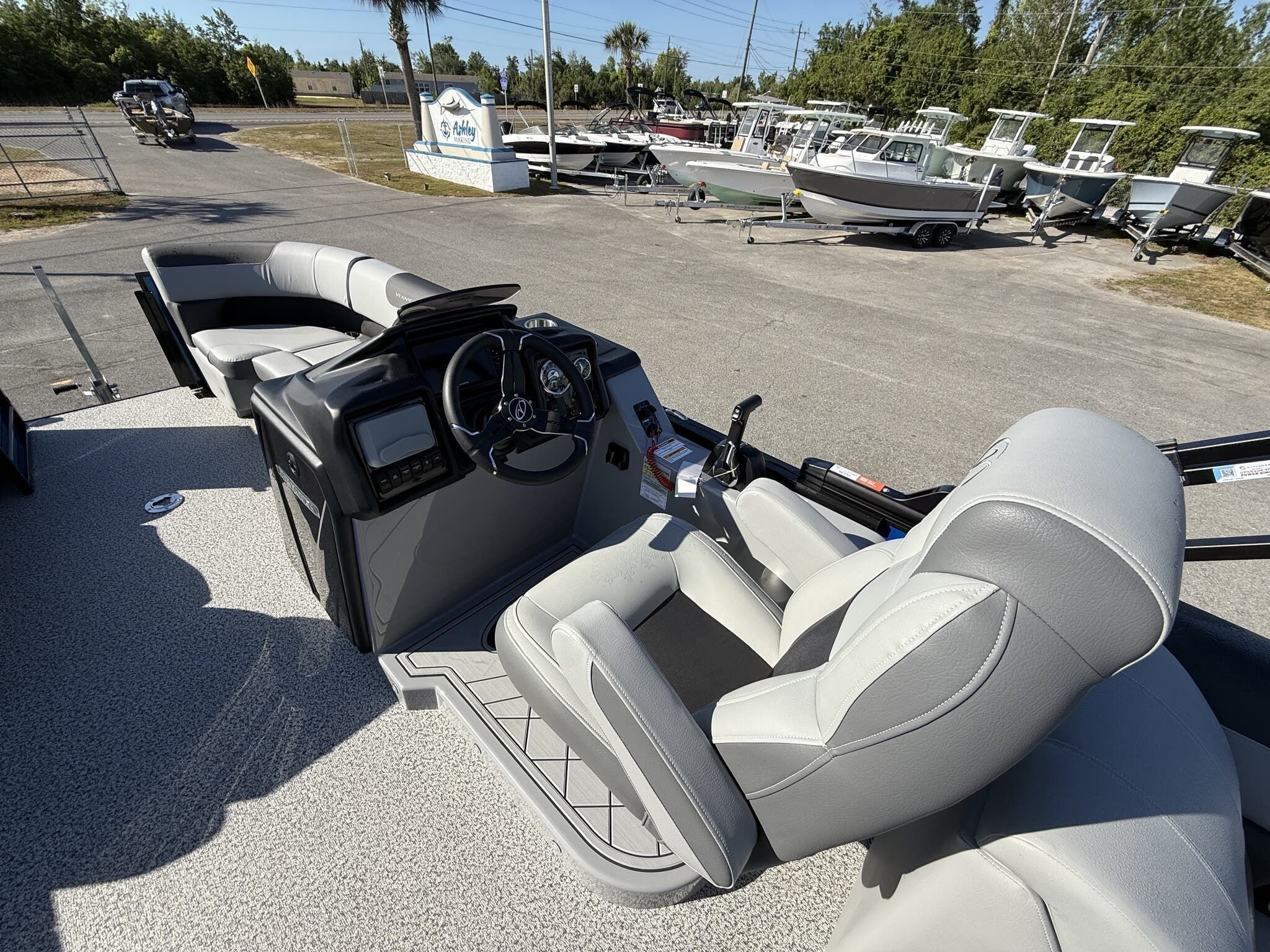 2026 Veranda Relax Series 22RC Tri-toon-200HP - 5