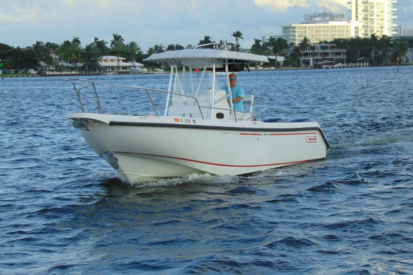 2001 Boston Whaler 26 Outrage