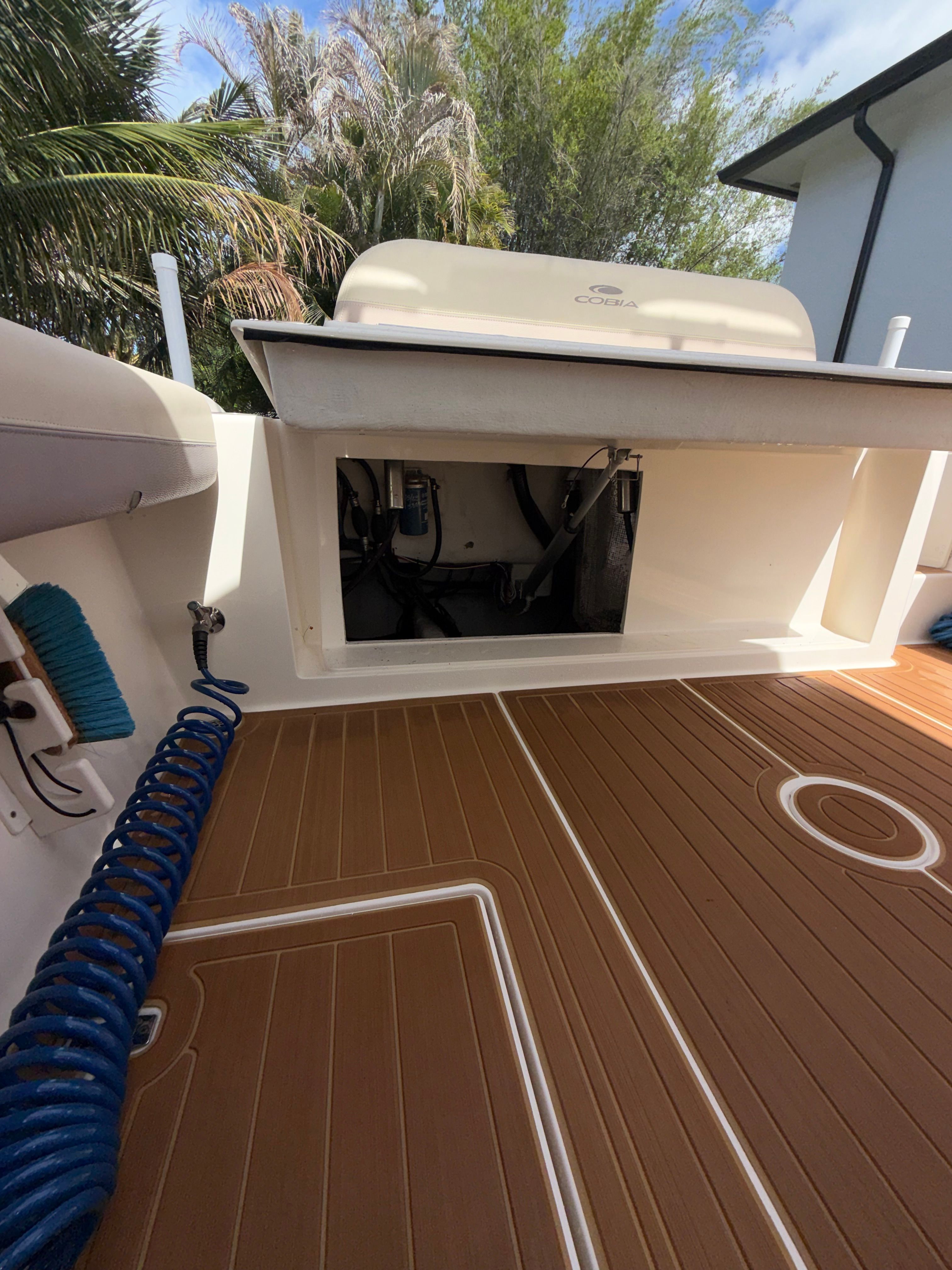 2018 Cobia 277 Center Console - 6