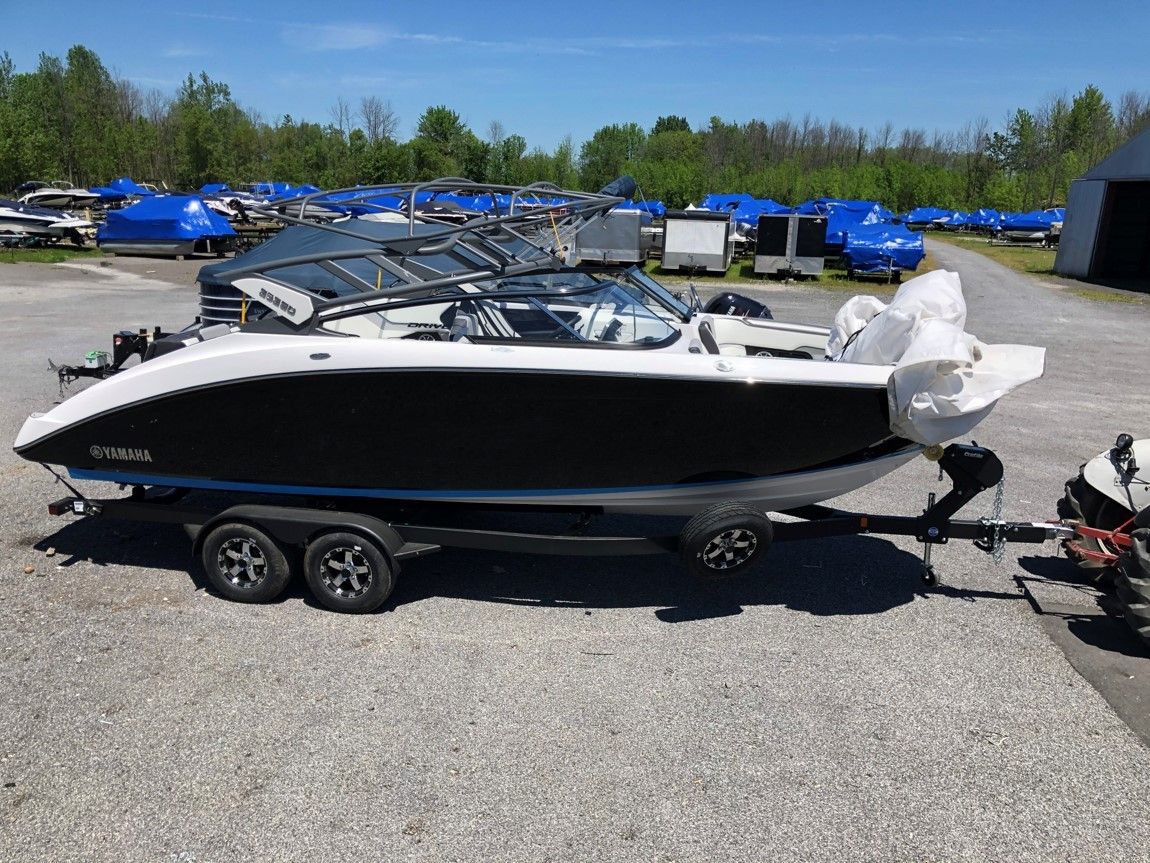 2021 Yamaha Boats 252SD