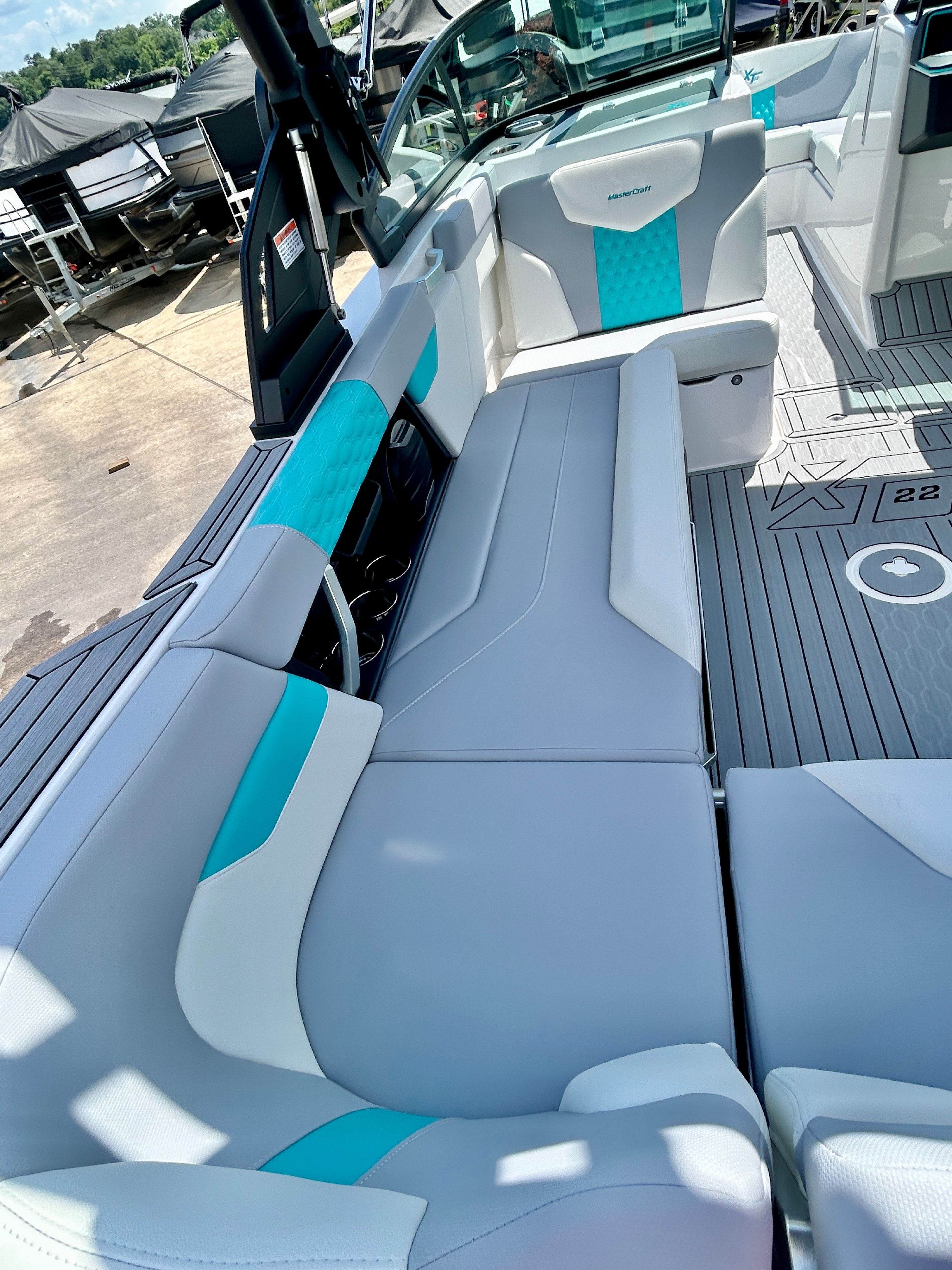 2026 MasterCraft XT22 - 36