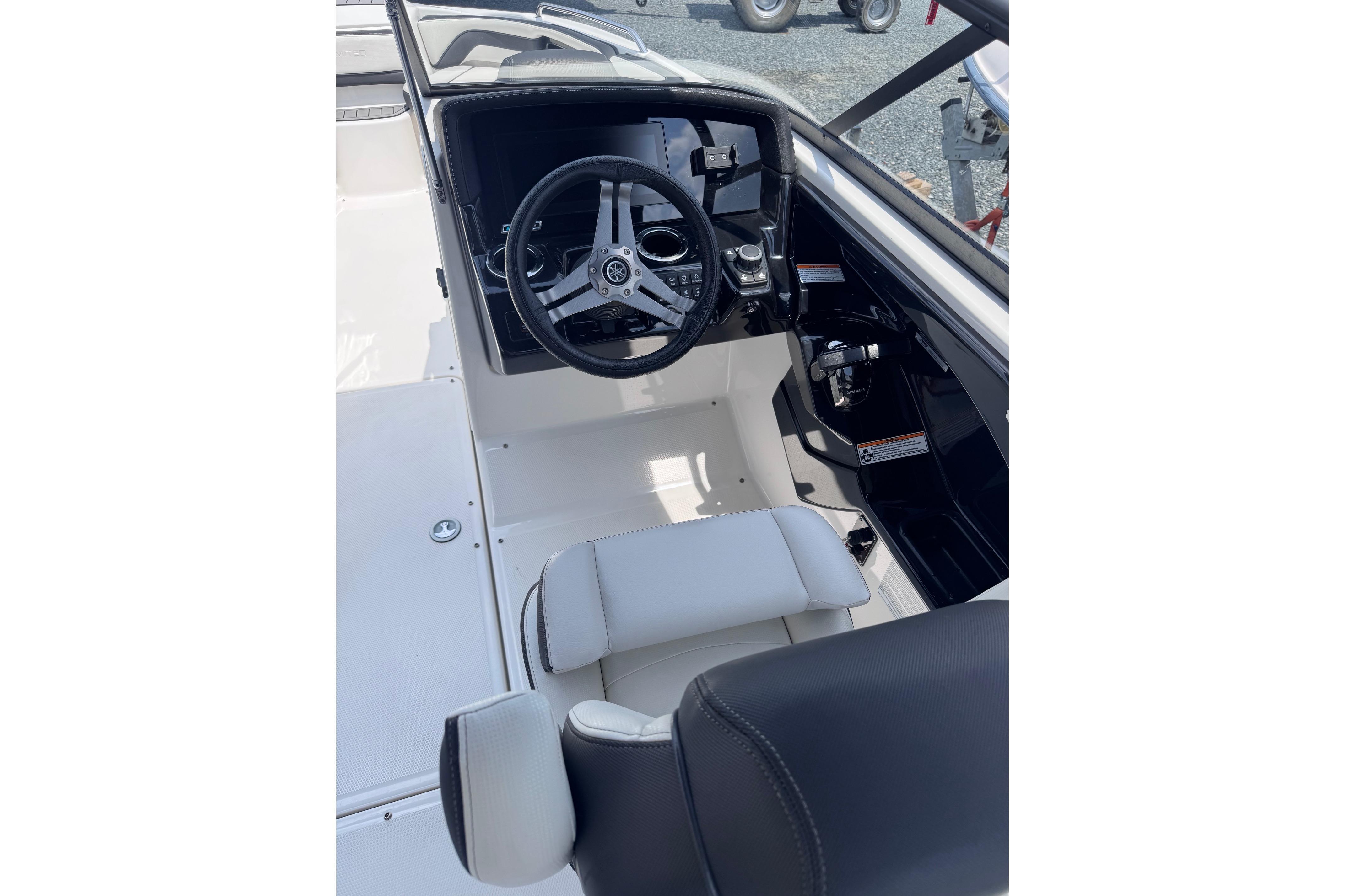 2019 Yamaha Boats 242SE cockpit with steering wheel and seating.