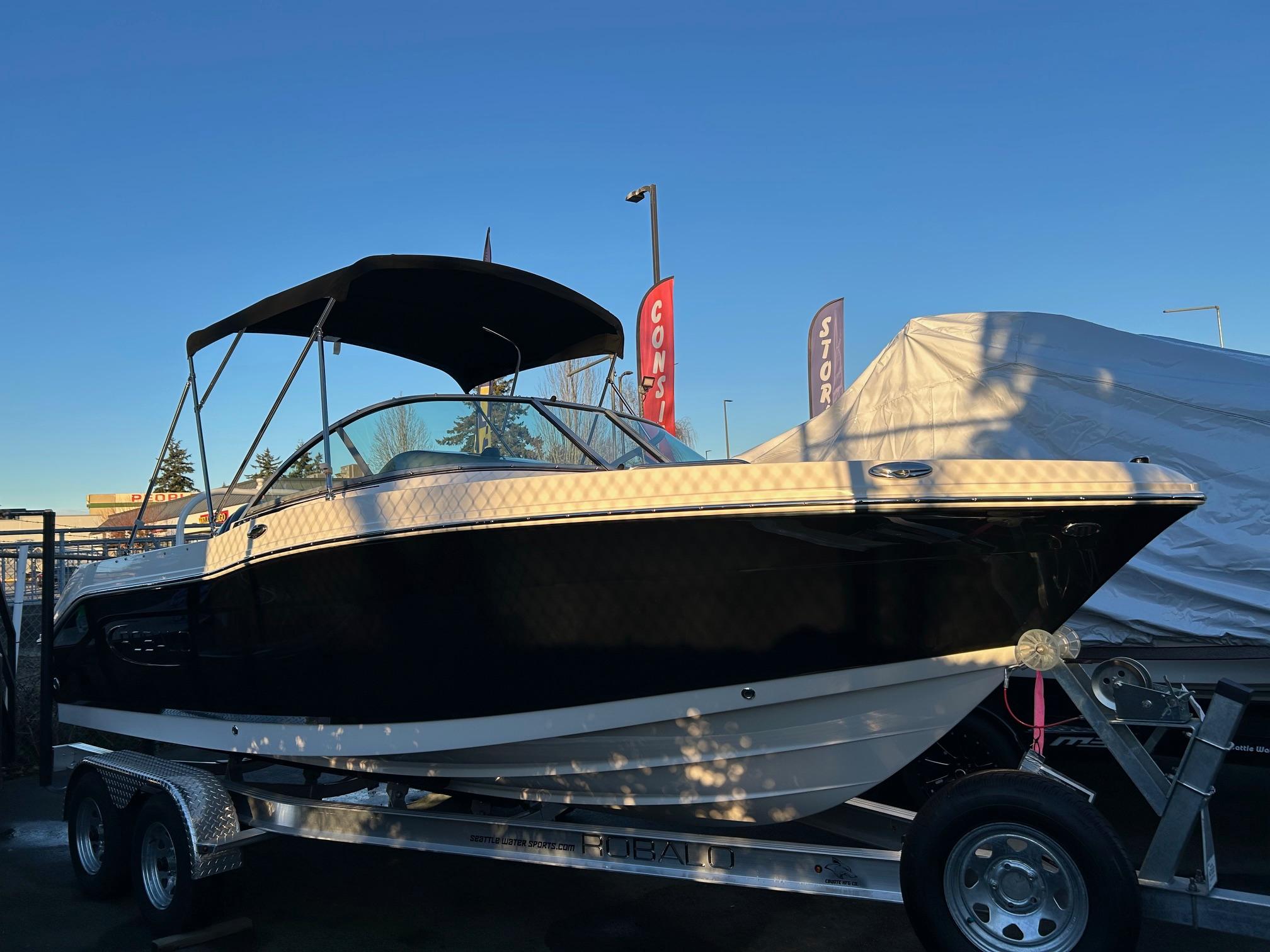2026 Robalo R207 Dual Console