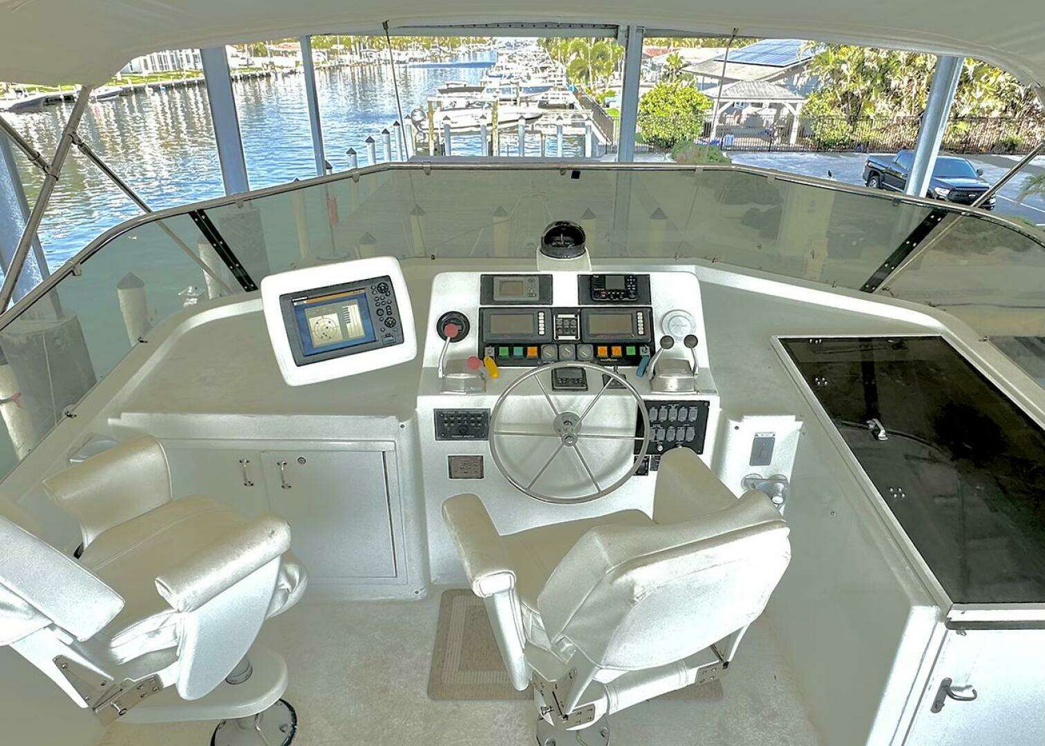 1994 Hatteras Cockpit Motoryacht - Image 33