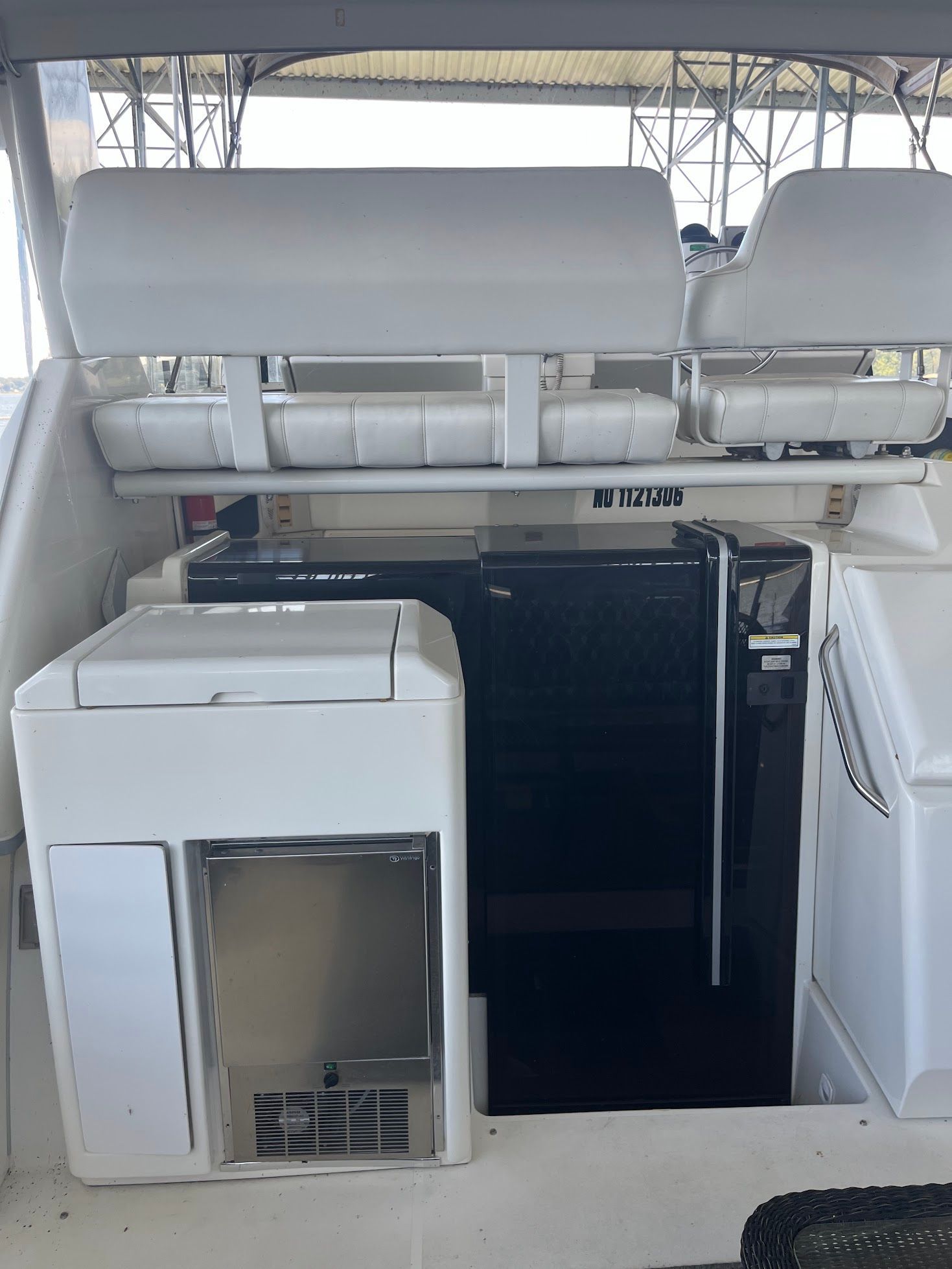 1998 Carver 355 Aft Cabin Motor Yacht - 6