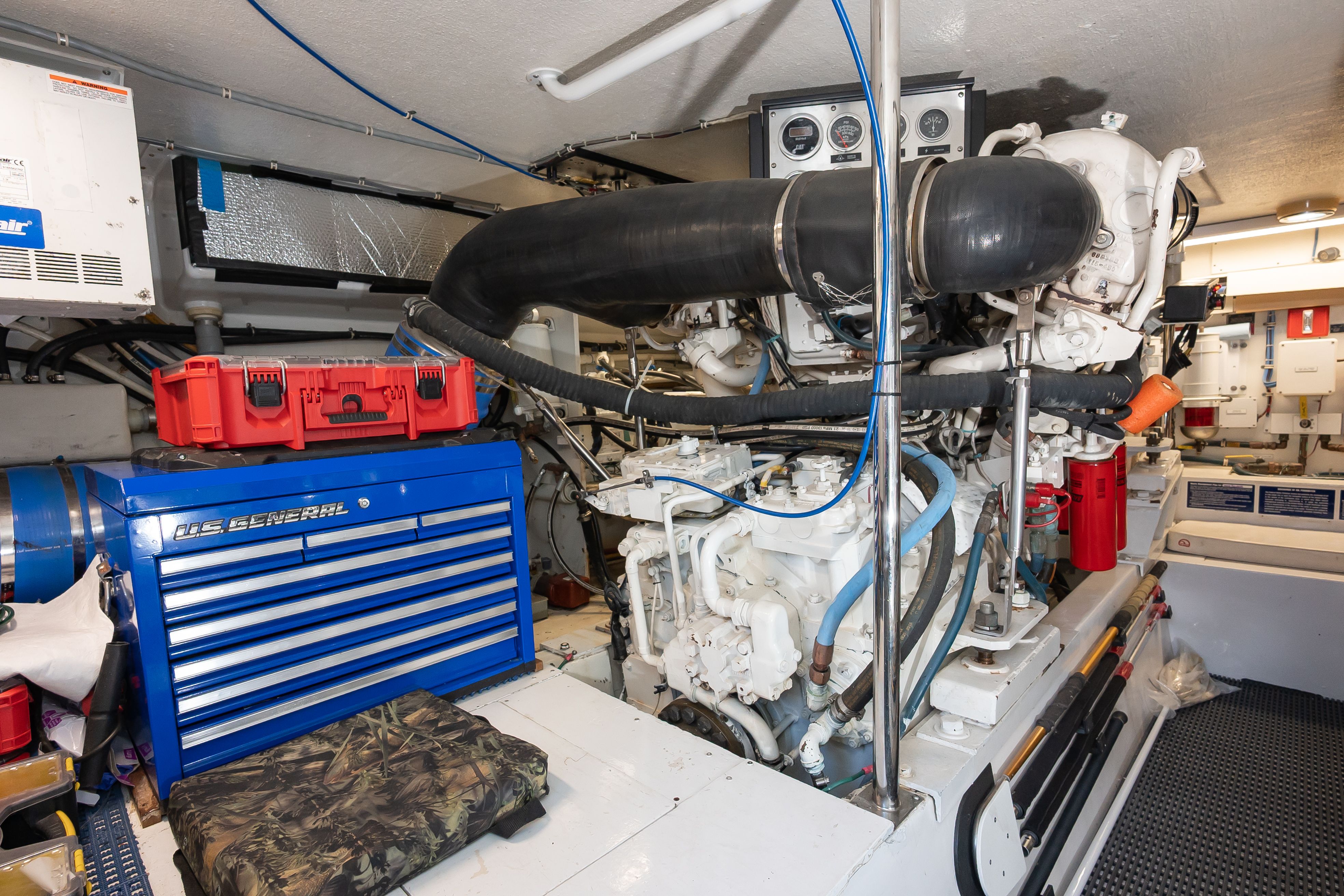 2001 Hatteras 60 Convertible - 41