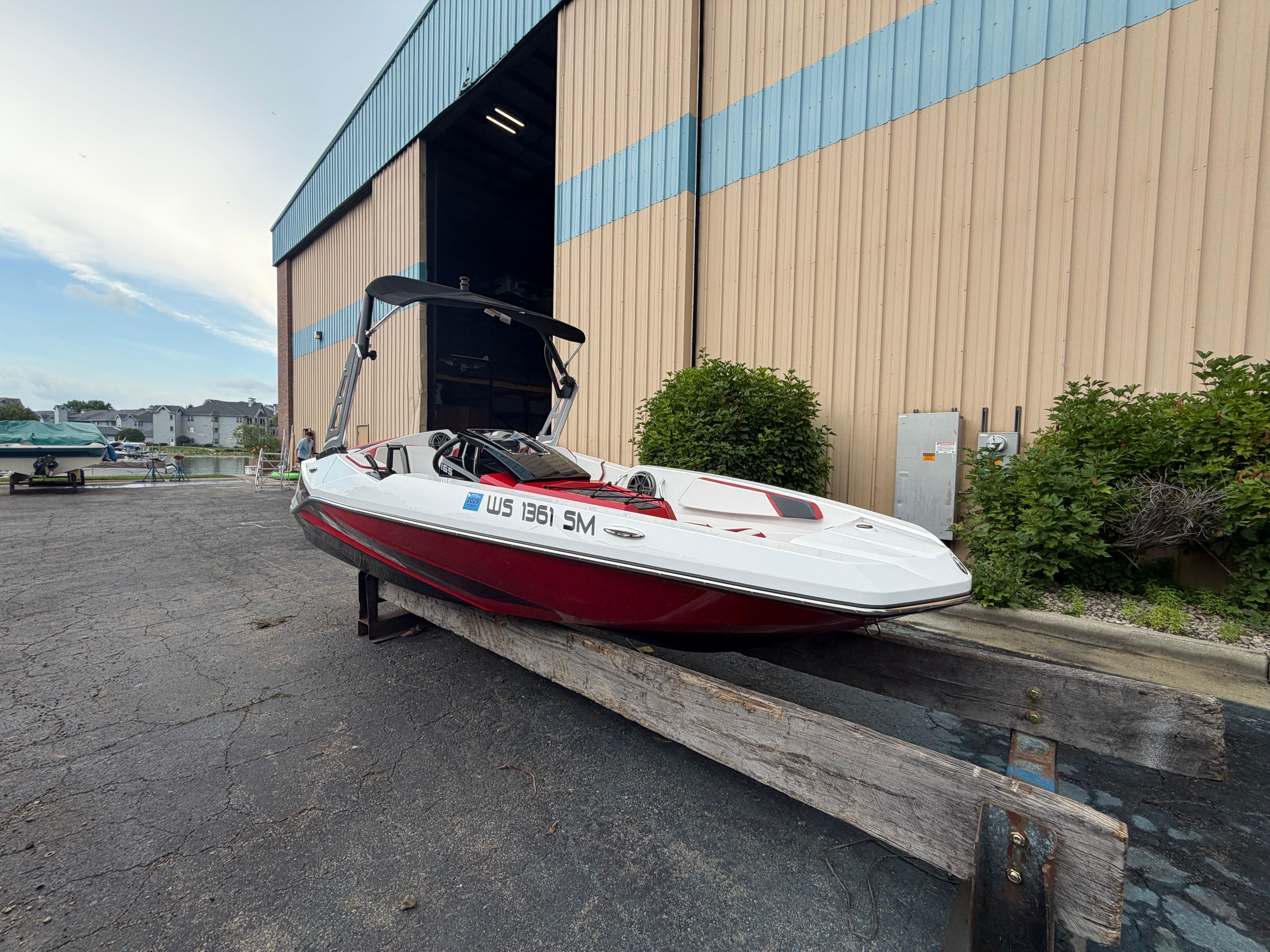 Scarab 165 ID 2021 on a trailer outside a warehouse.