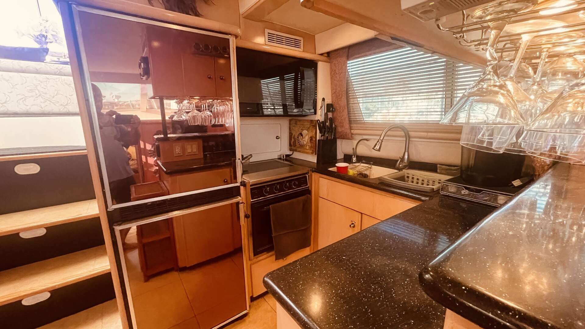 1997 CARVER YACHTS 500 COCKPIT MY - Image 24