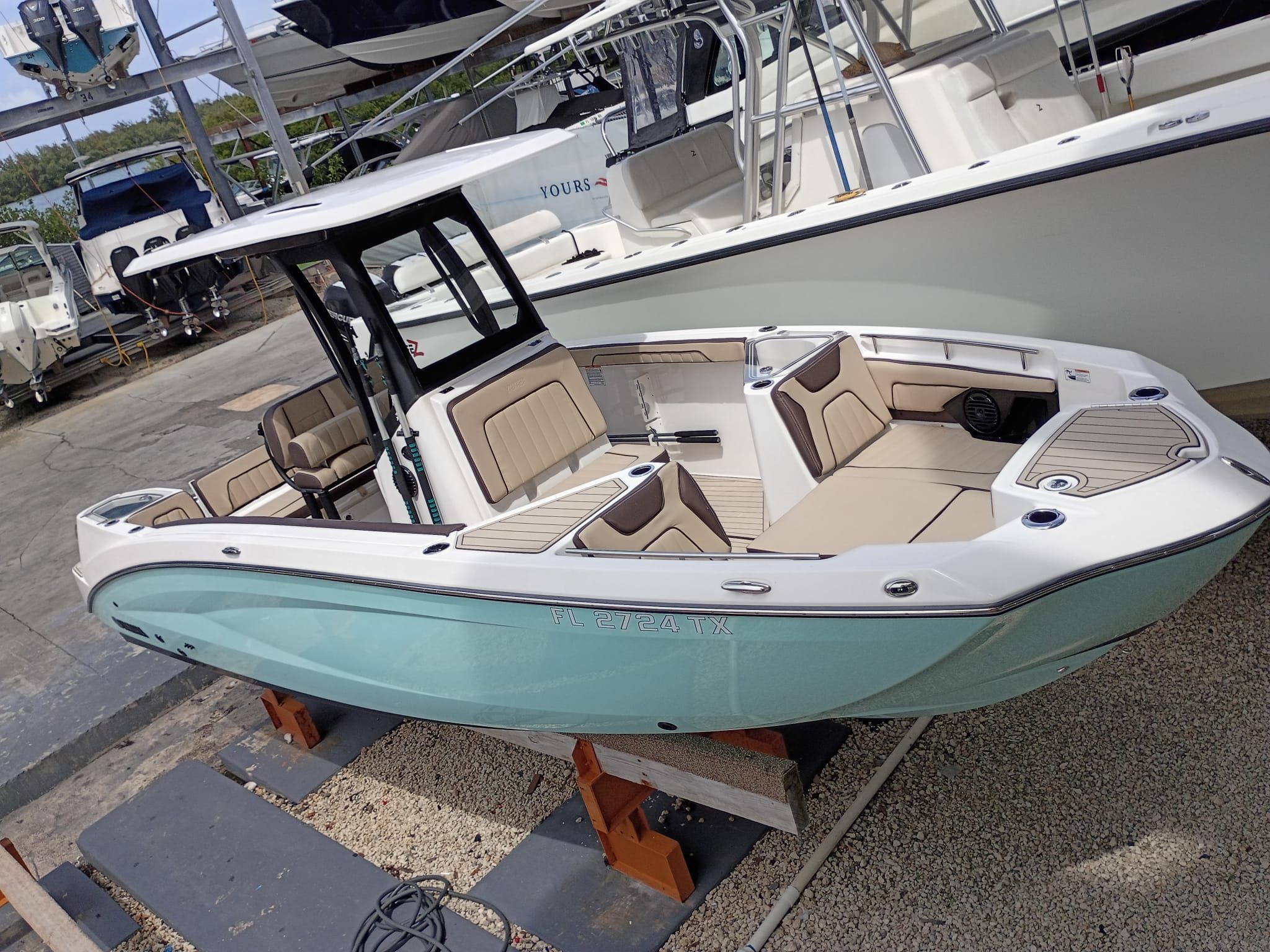 2025 Yamaha Boats 255 FSH Sport H
