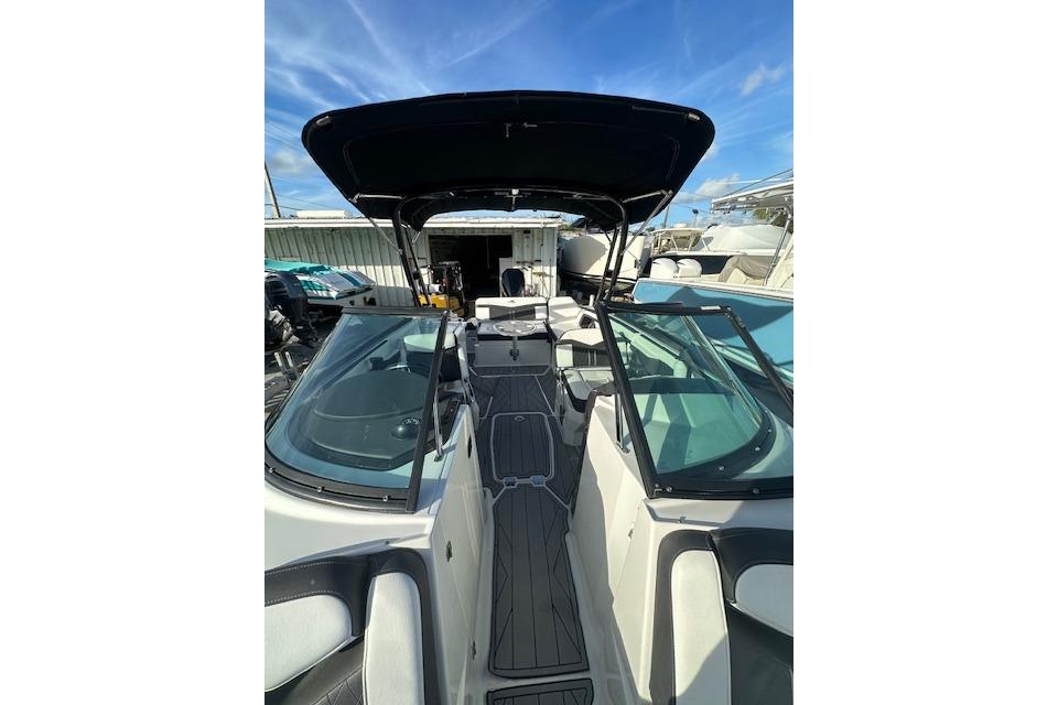 2022 Monterey 255SS Super Sport boat with sleek design and spacious deck.