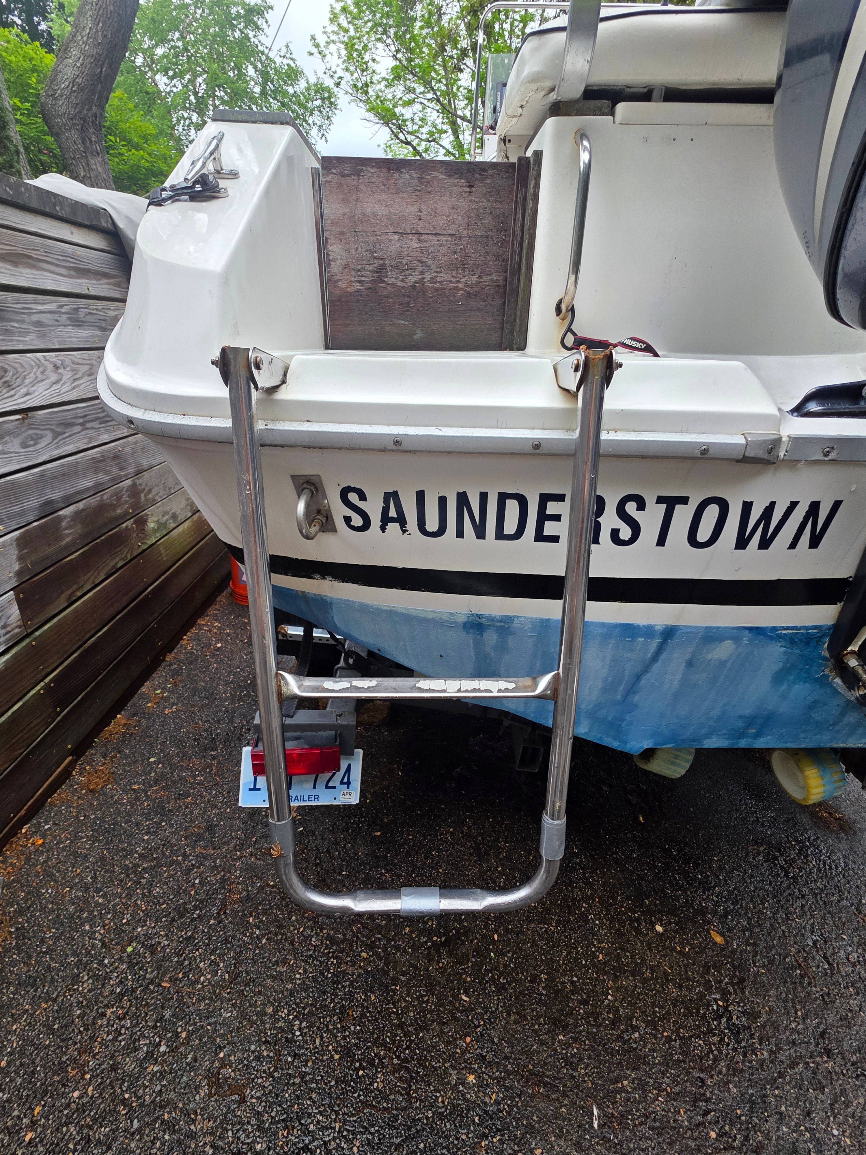 1989 Sea Ray Laguna boat with ladder and Saunderstown lettering.