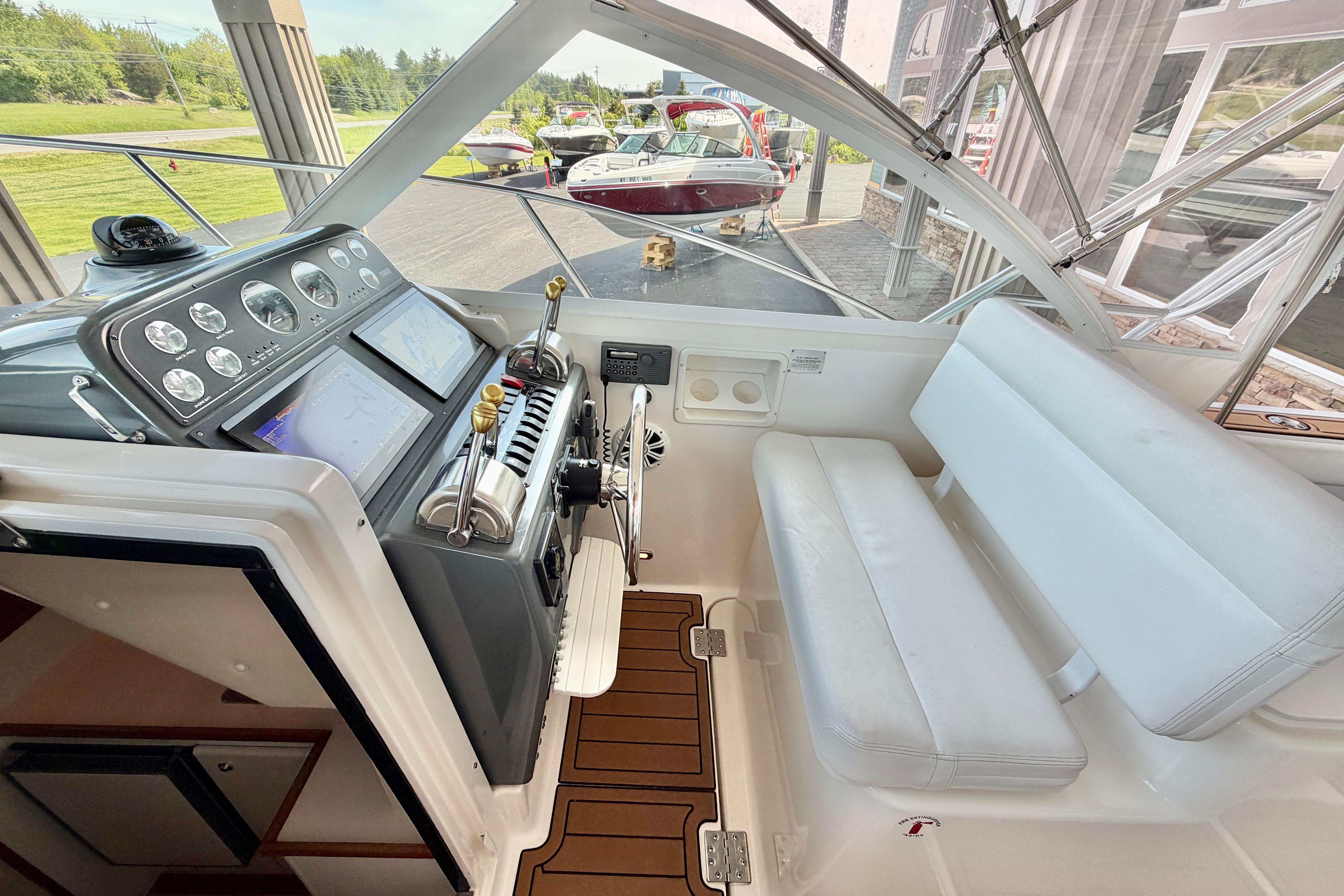 1999 Tiara Yachts 2900 Coronet cockpit with helm controls and seating.