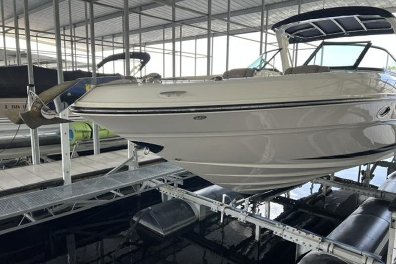 2011 Sea Ray 300 SLX