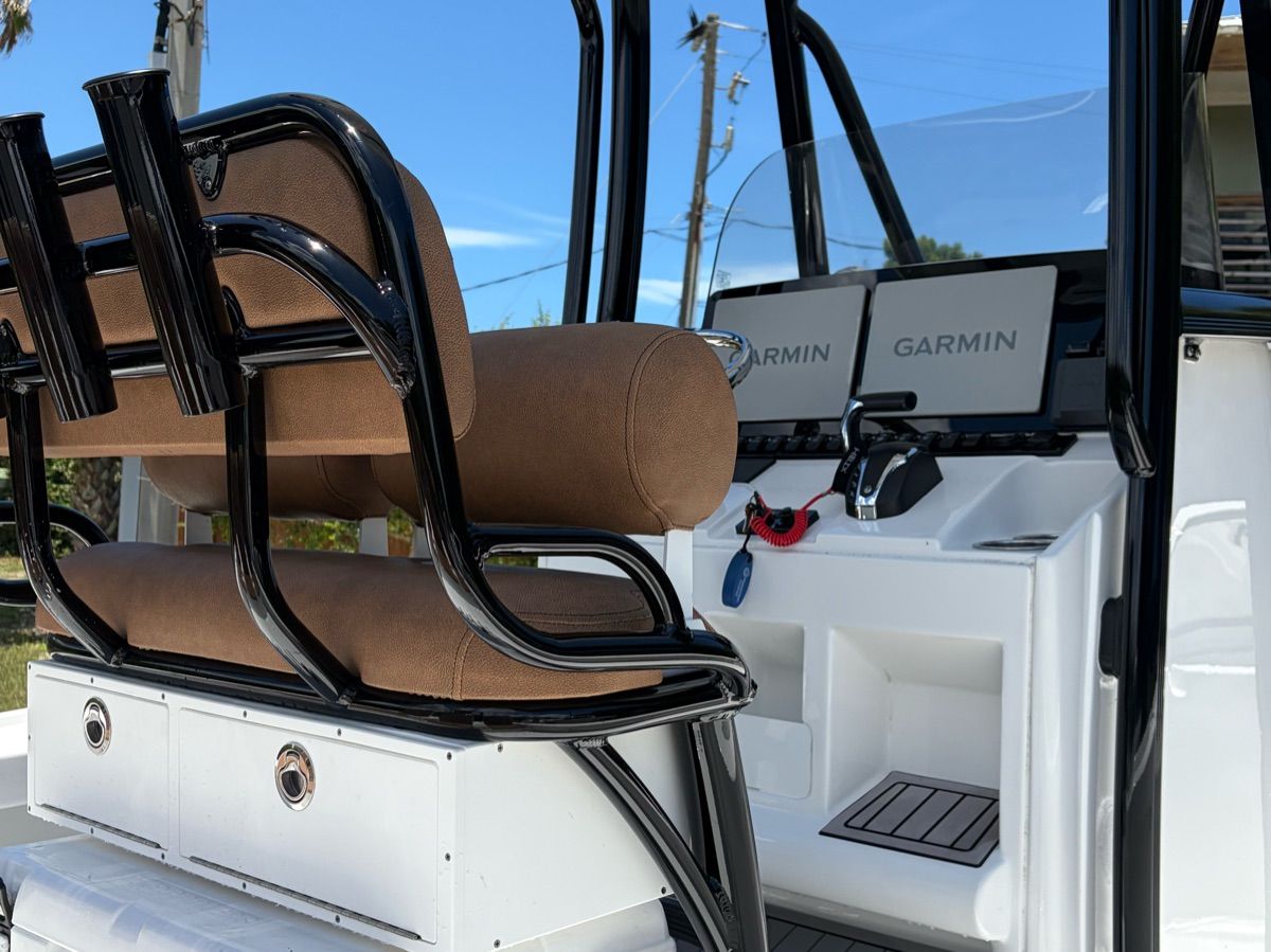 The image shows the cockpit of a Sea Hunt BX 22 BR boat with Garmin electronics.