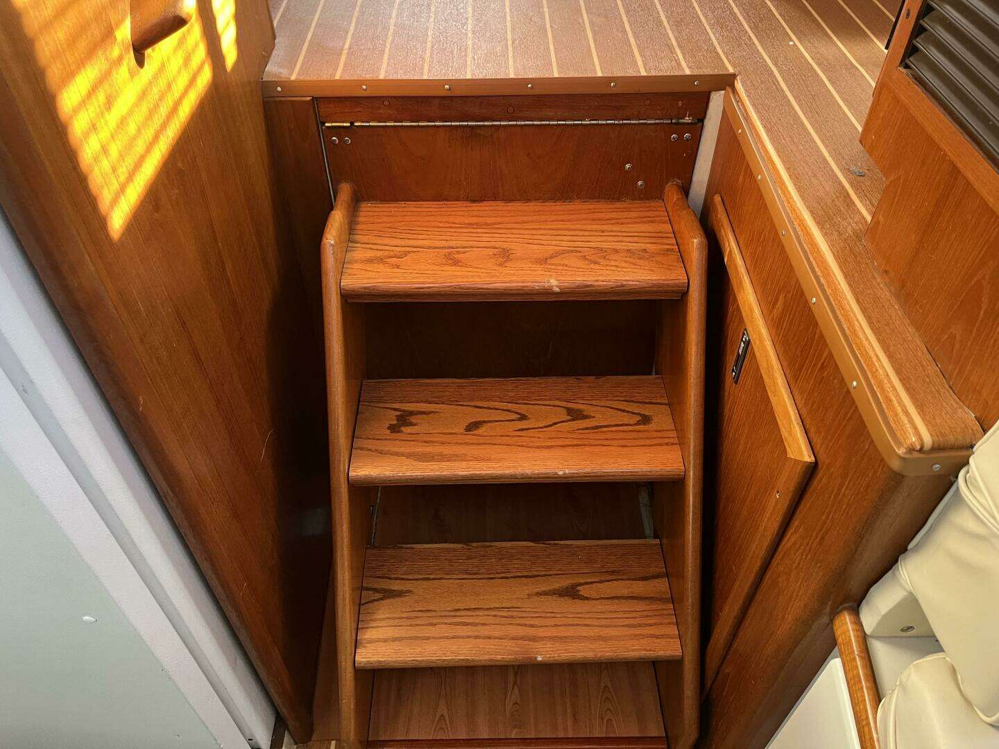 1995 Carver 440 Aft Cabin - Image 35