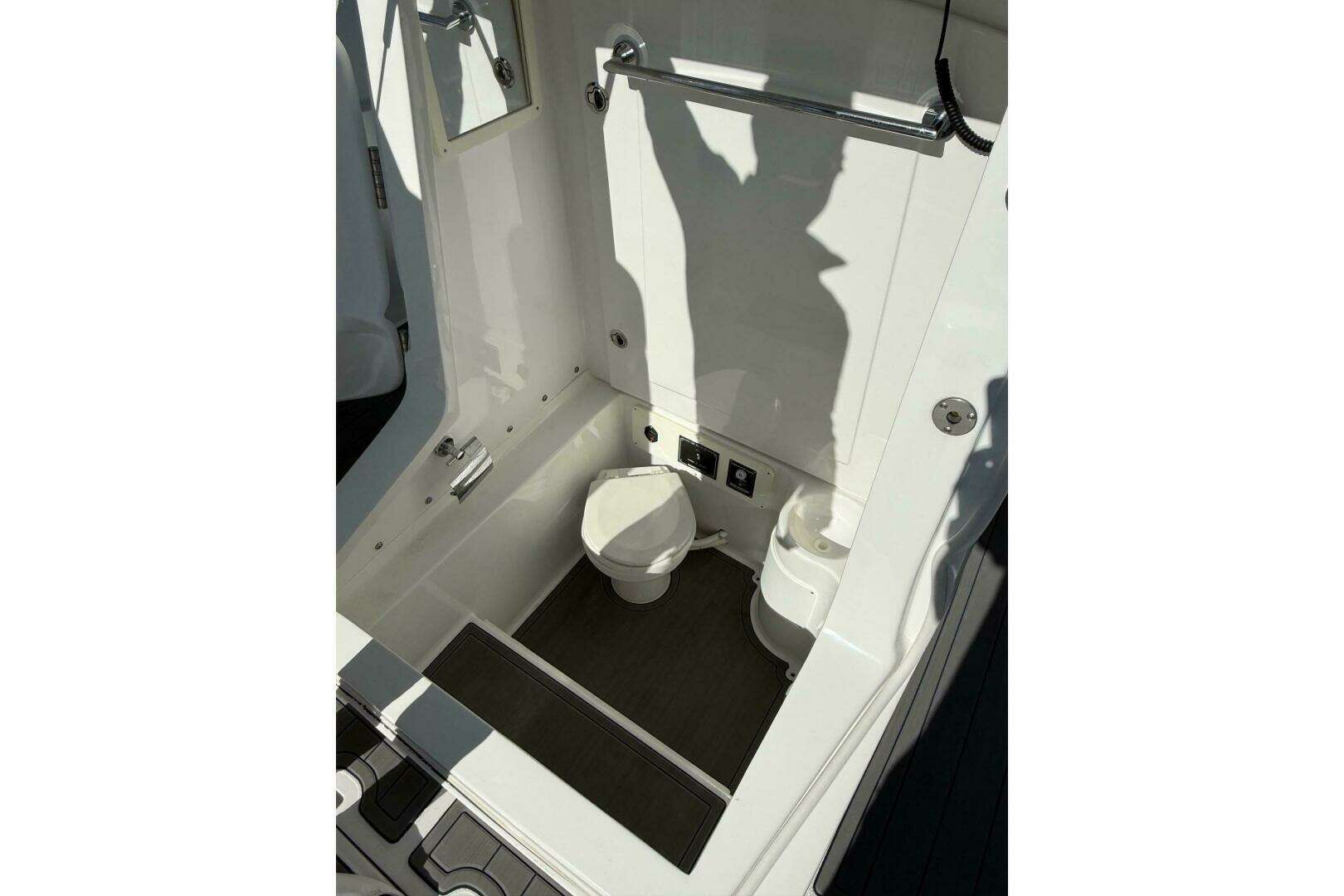 2020 Midnight Express 34 Open - Image 8