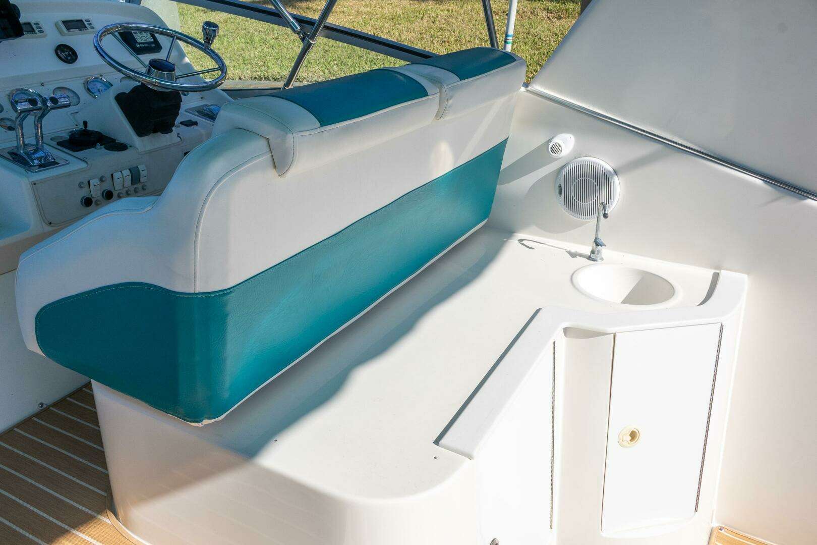 1995 Cruisers ESPRIT 3570 - Image 16