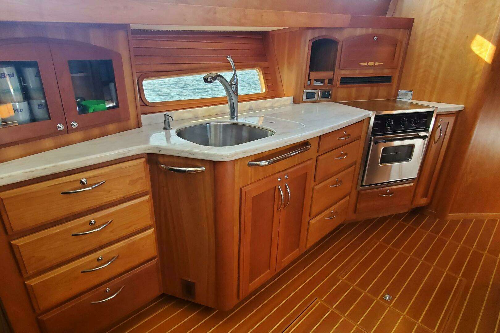 2012 Sabre 48 Salon Express - Image 29