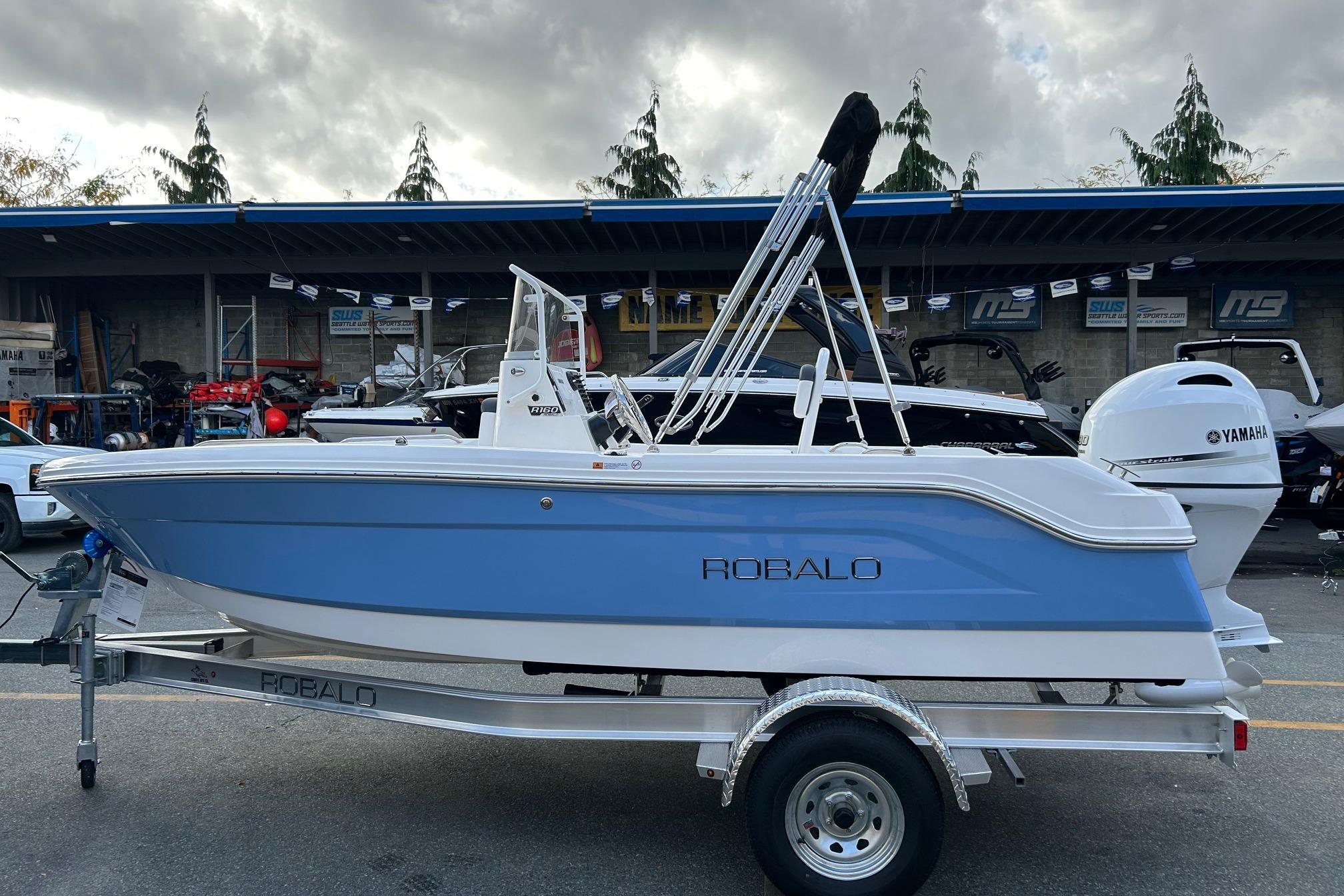 2026 Robalo R160 Center Console