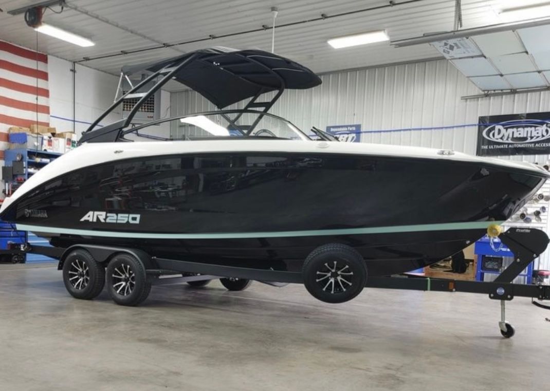 2023 Yamaha Boats AR250