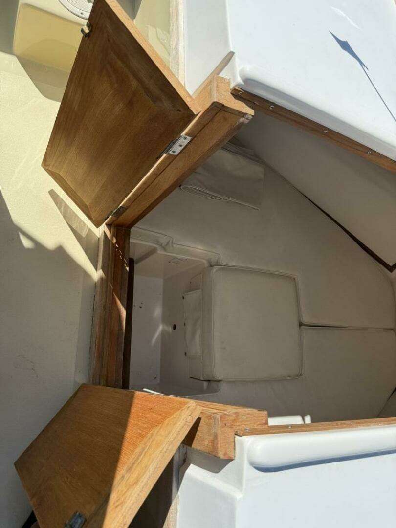 1986 Dusky 26 Custom - Image 20