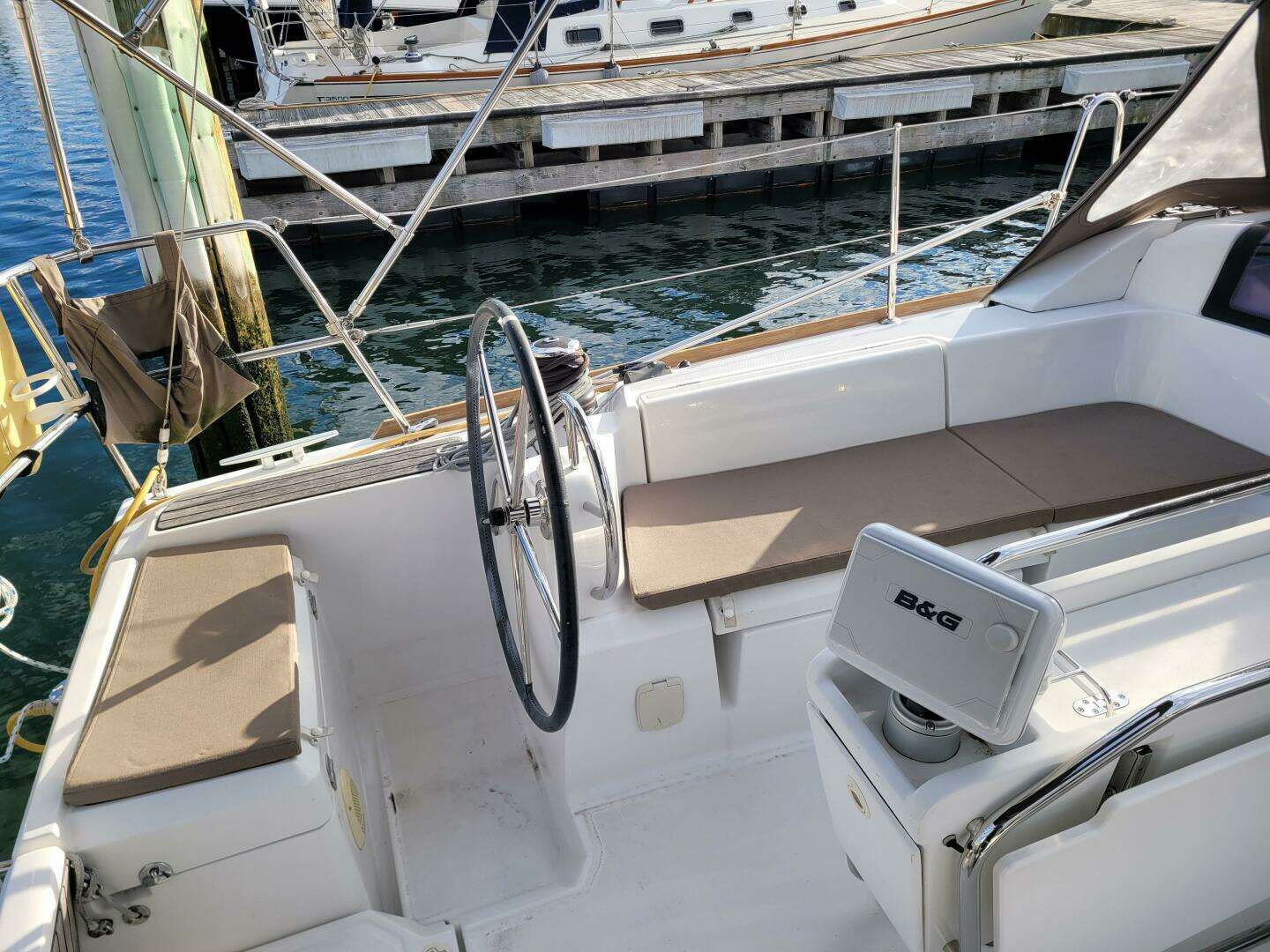 2014 Jeanneau 379 - Image 17