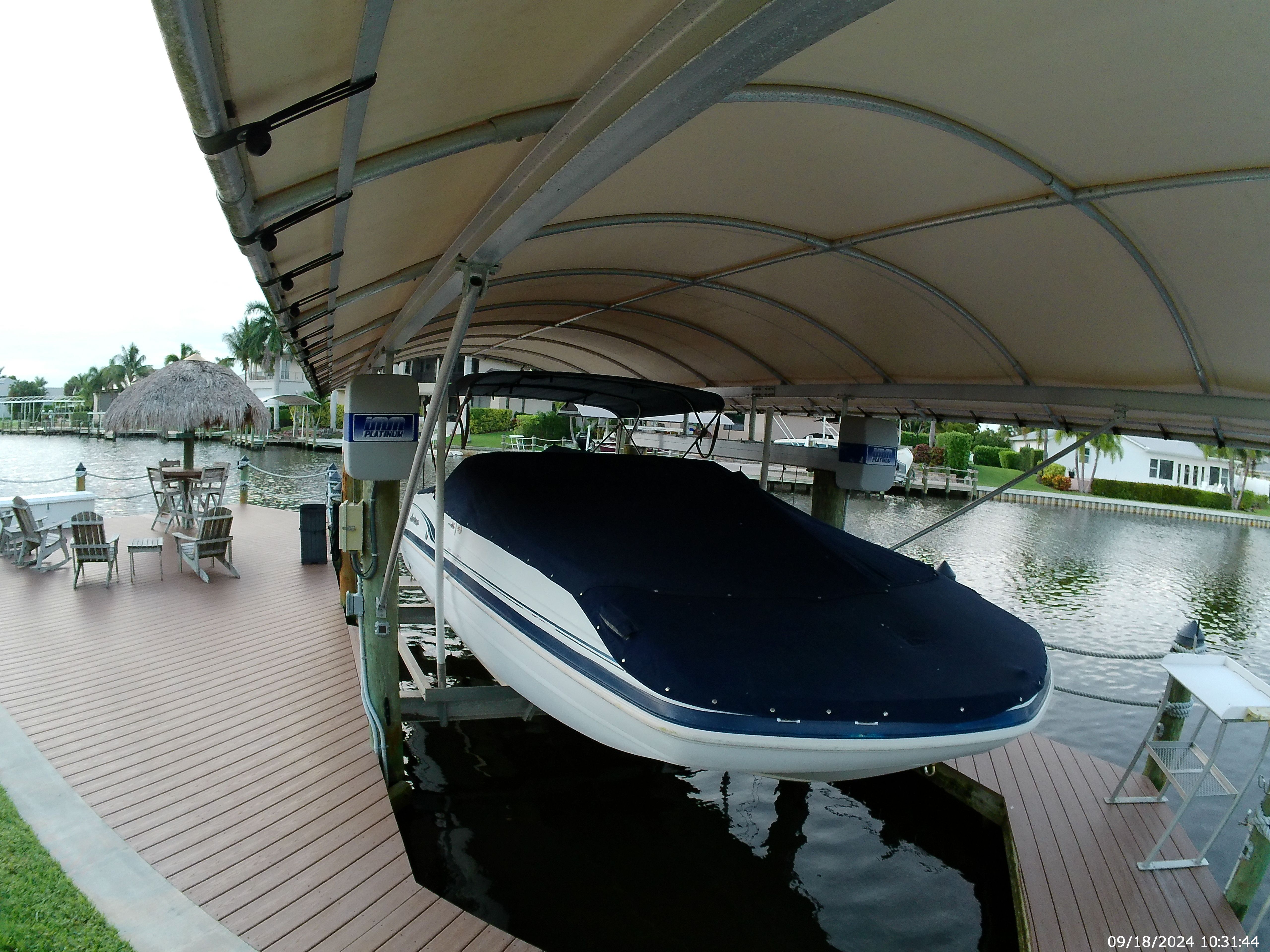 2000 Godfrey / Hurricane Sundeck 237 I/O - 76