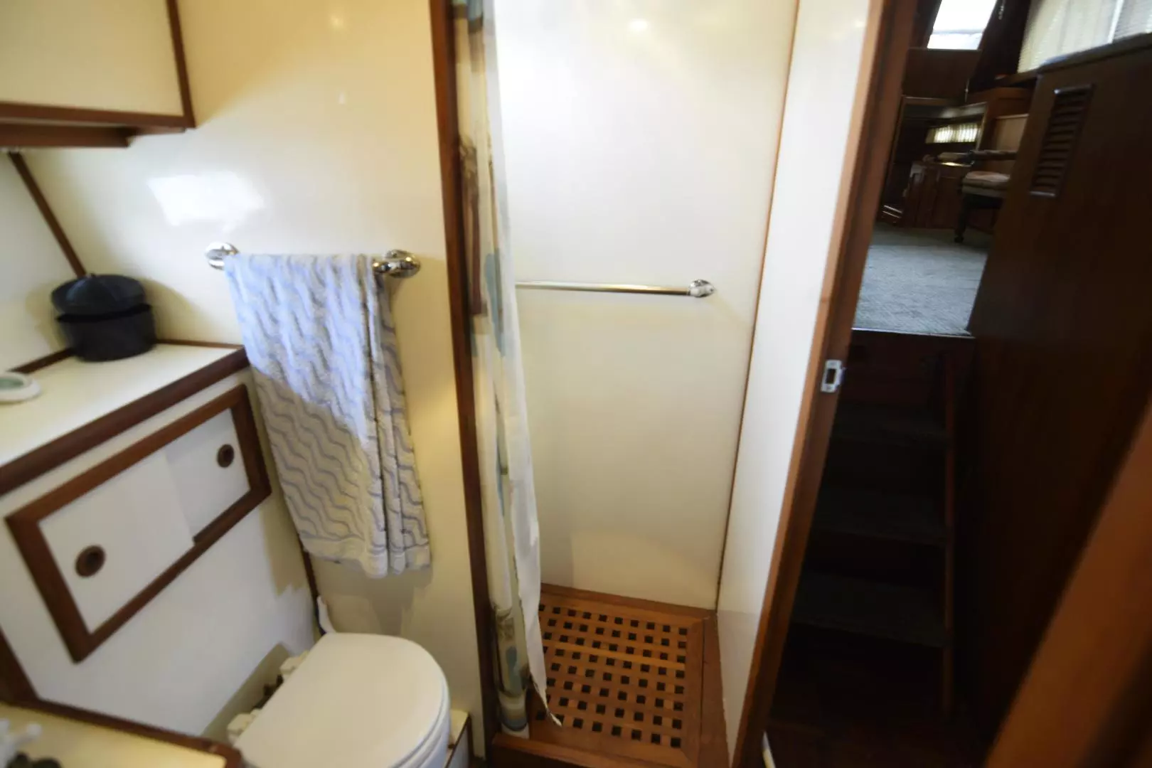 1987 Jefferson Sundeck - Image 31