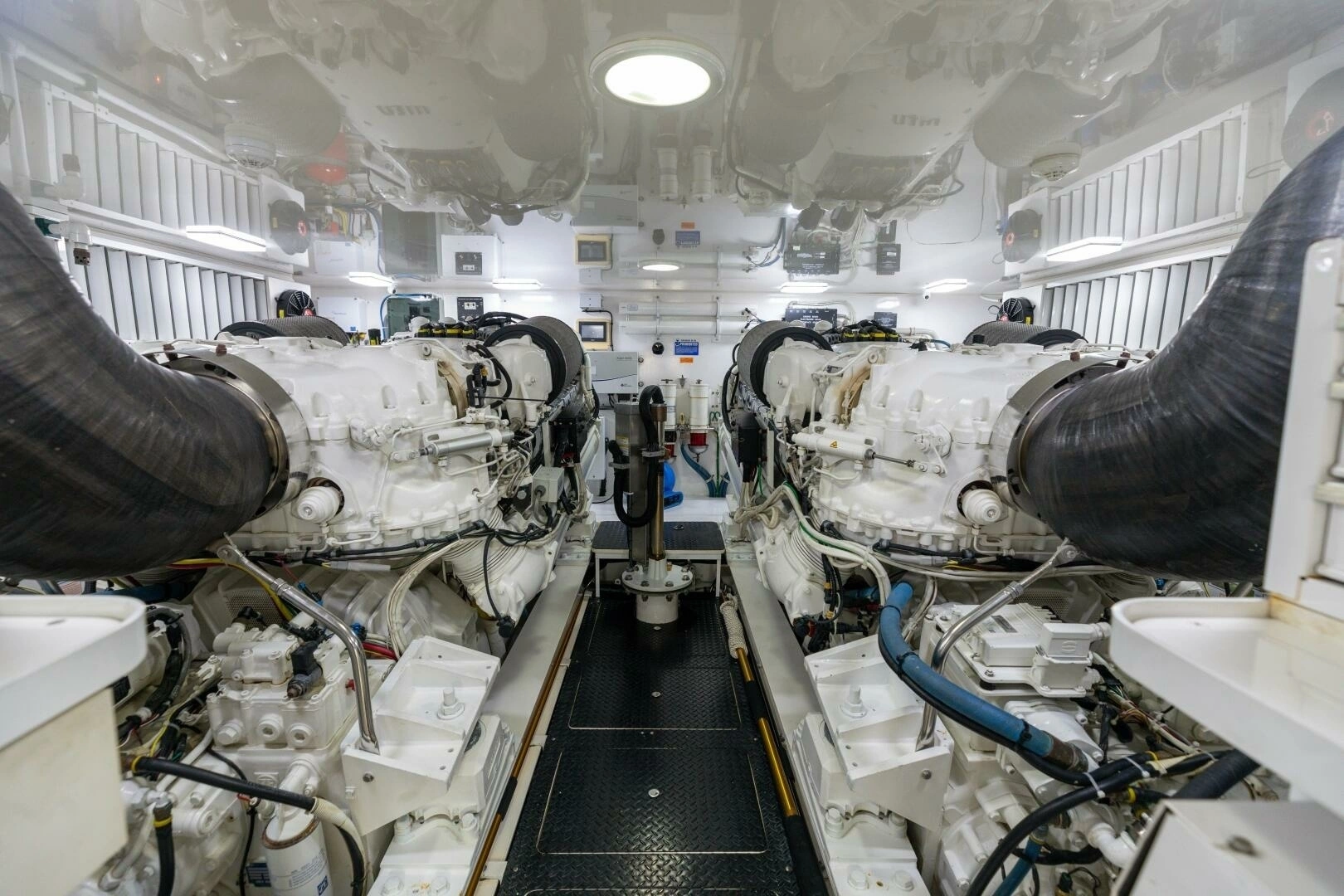 2015 Viking 70 Convertible - Image 42