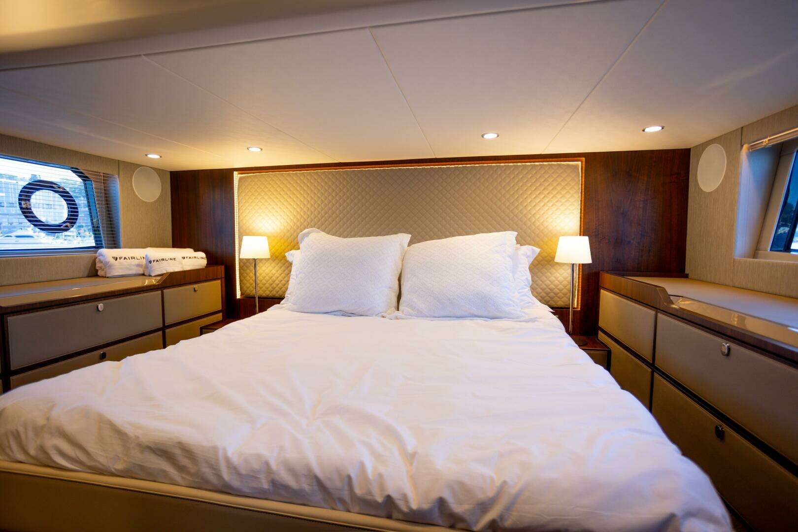 2025 Fairline Squadron 50 - Image 12