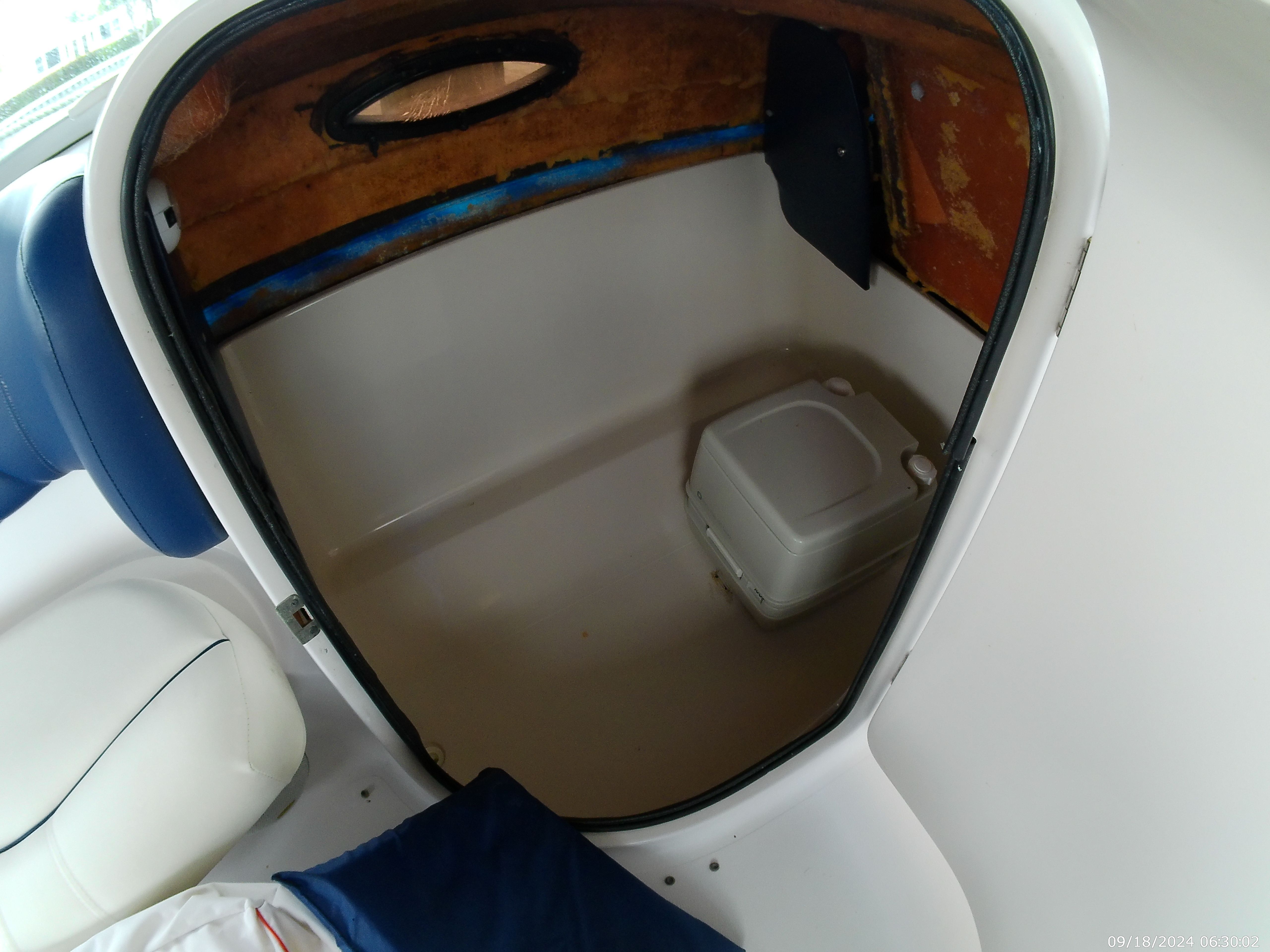 2000 Godfrey / Hurricane Sundeck 237 I/O - 32