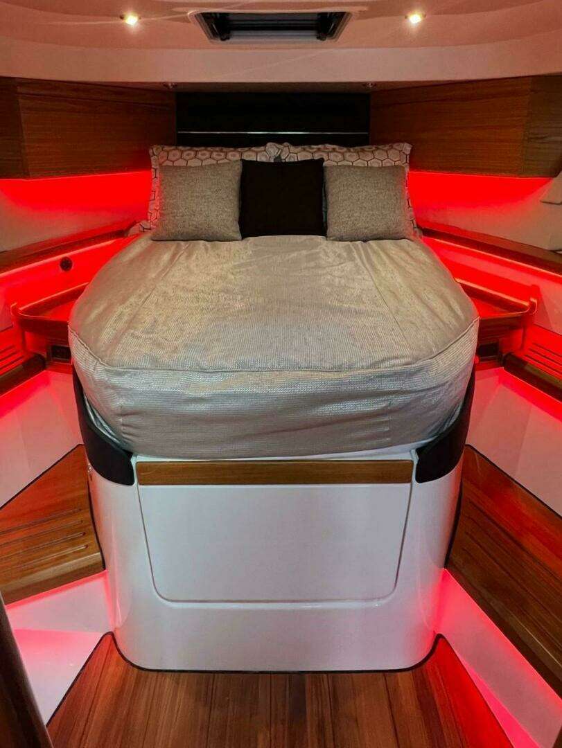 2022 Boston Whaler Conquest 405 - Image 25
