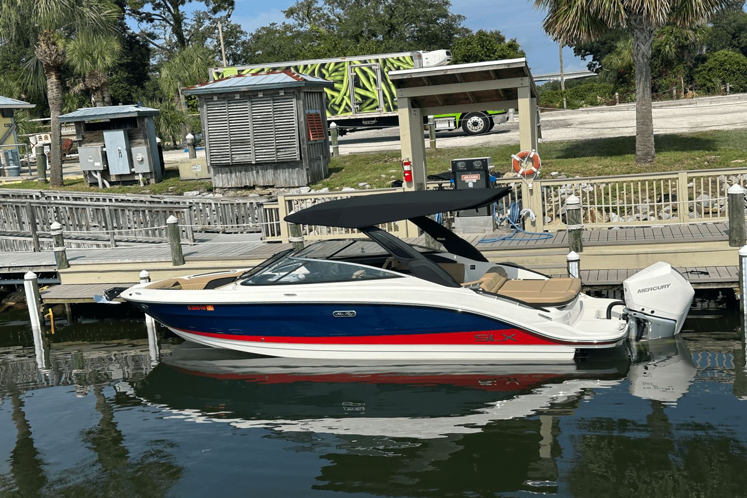 2024 Sea Ray SLX 260 Outboard