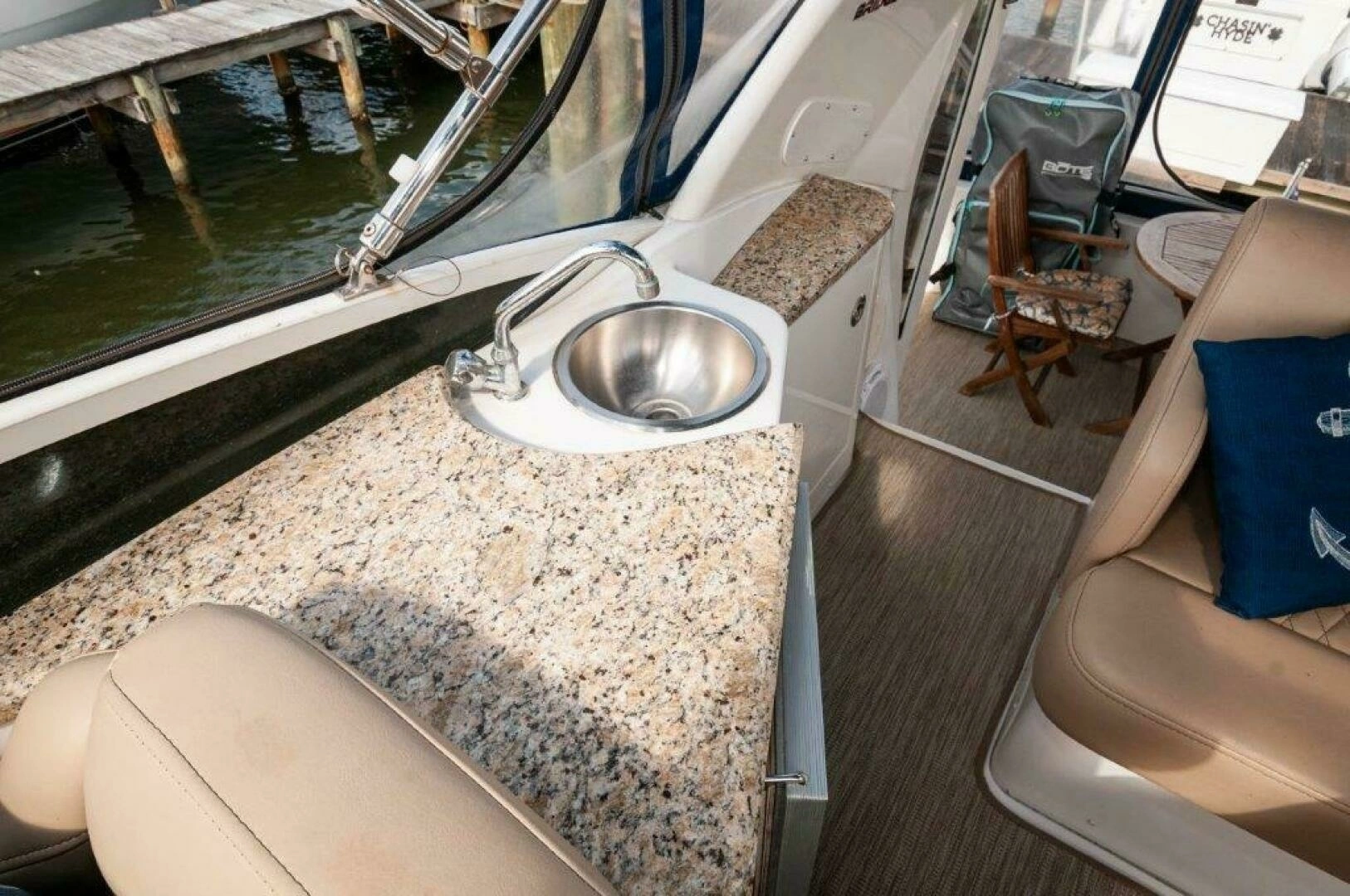 2002 Carver 444 Cockpit Motor Yacht - Image 24