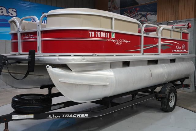 2017 Sun Tracker Party Barge 18 DLX - 2