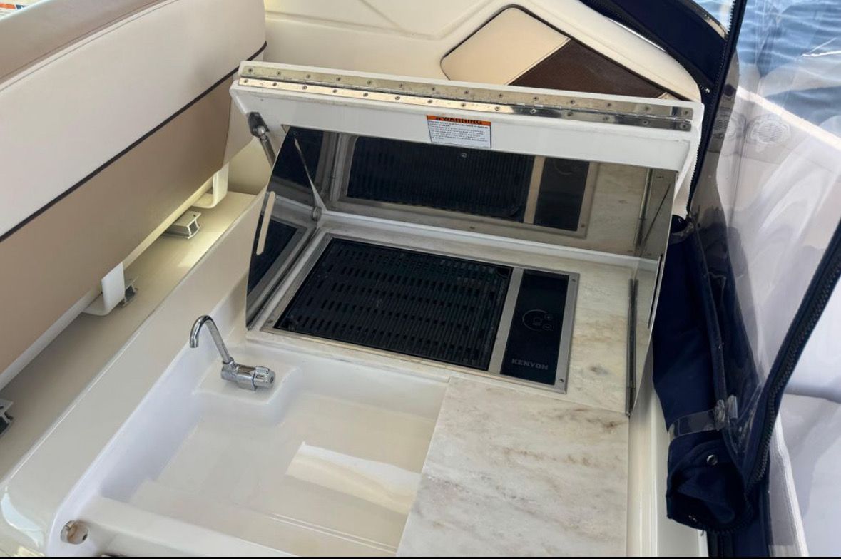 2014 Tiara Yachts 3100 Coronet - 9