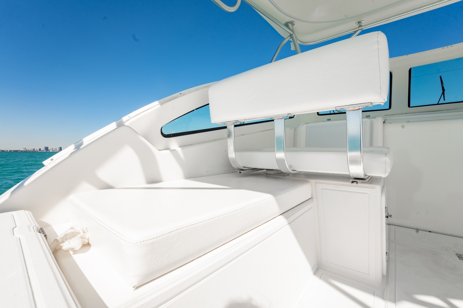 2004 Luhrs 320 Open - Image 18