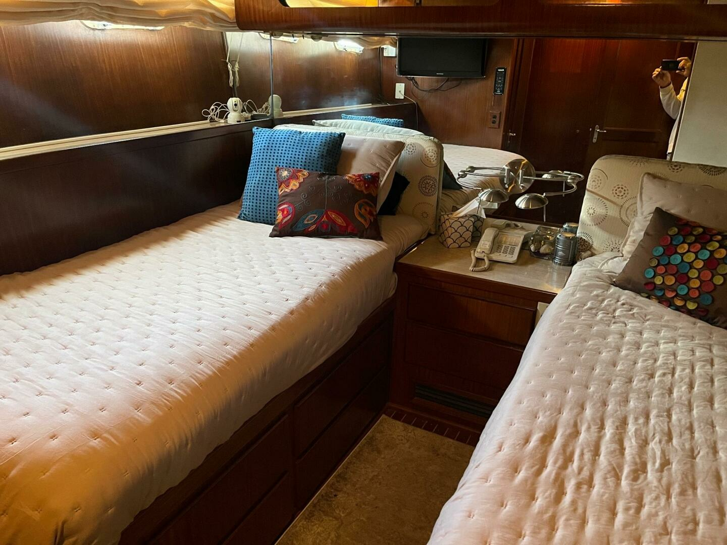 1986 Hatteras 70' Cockpit Motor Yacht - Image 10