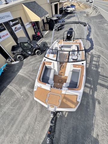 2026 Starcraft SVX 210 DC OB w/200hp and Trailer - 33