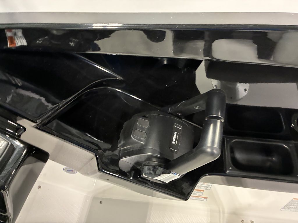 2026 Yamaha Boats AR250 - 26