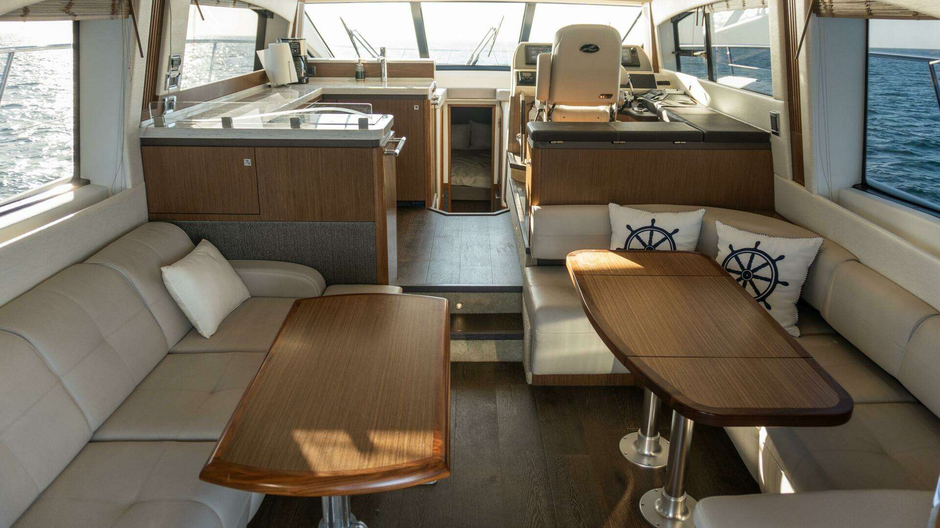 2017 Sea Ray 51 Flybridge - Image 5
