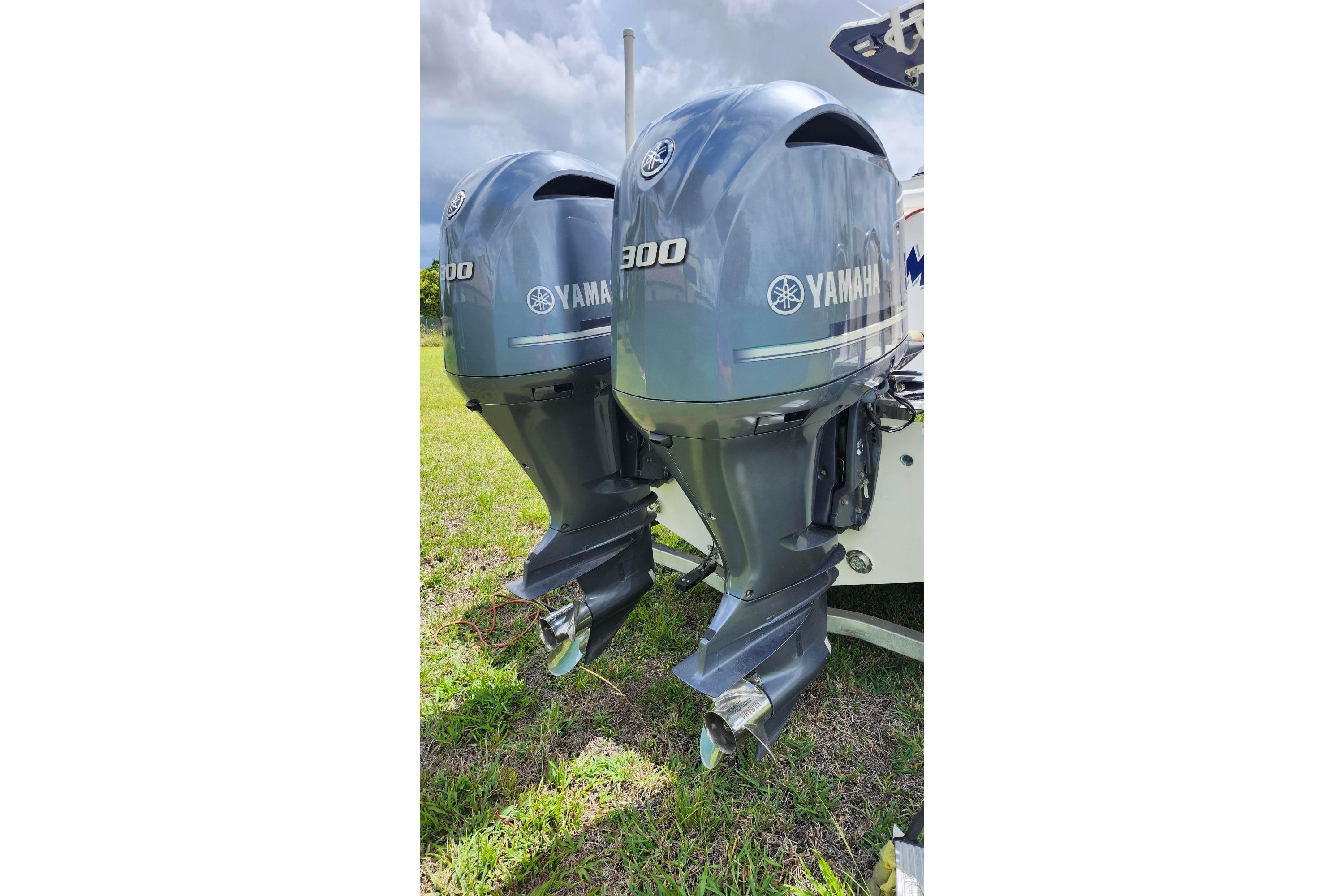 Twin Yamaha 300 outboard engines on a 2015 Robalo R300 Center Console boat.