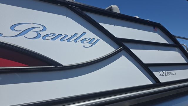 2026 Bentley Pontoons 223 Legacy SWINGBACK With 200hp Mercury XL Four-St - 11