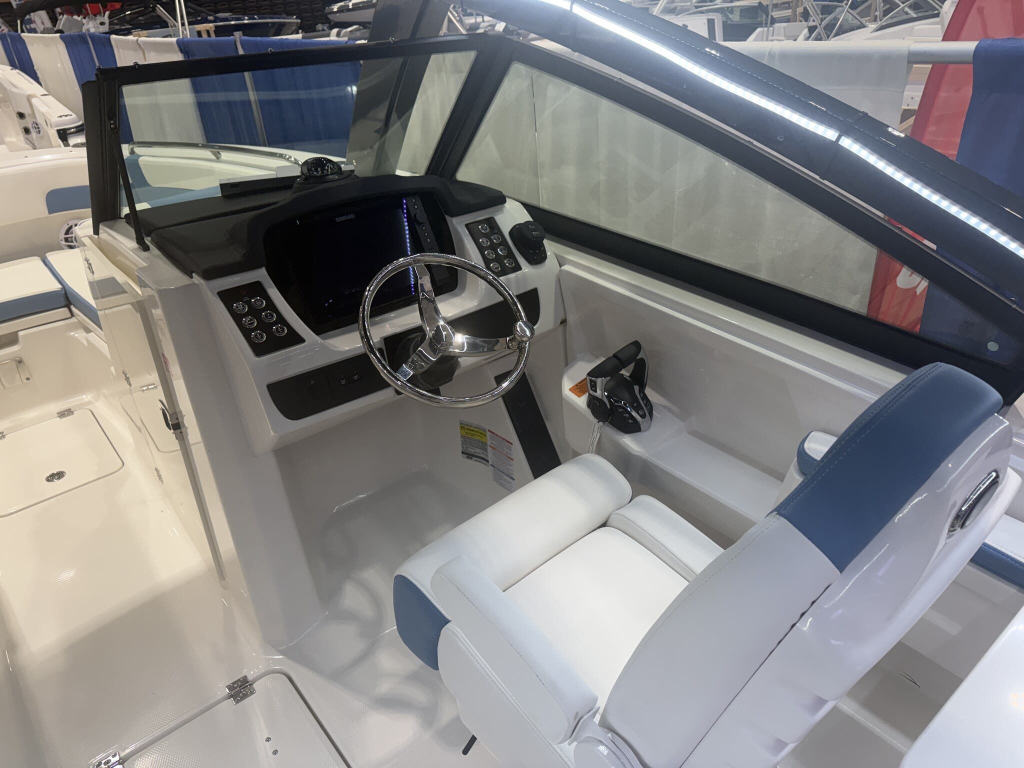 2026 Robalo Dual Console R 257 - 15