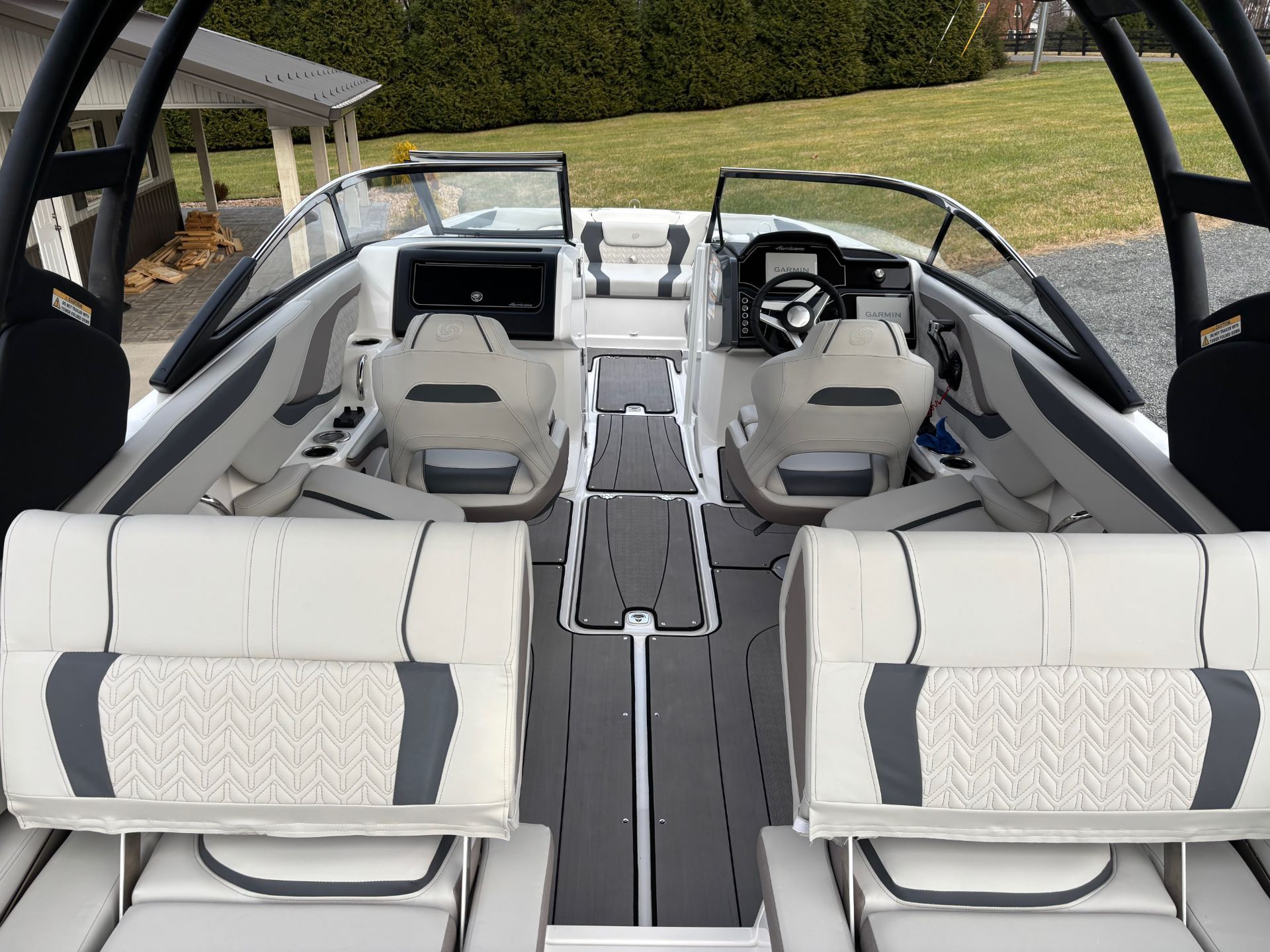 2025 Hurricane SunDeck 2600 OB - 16
