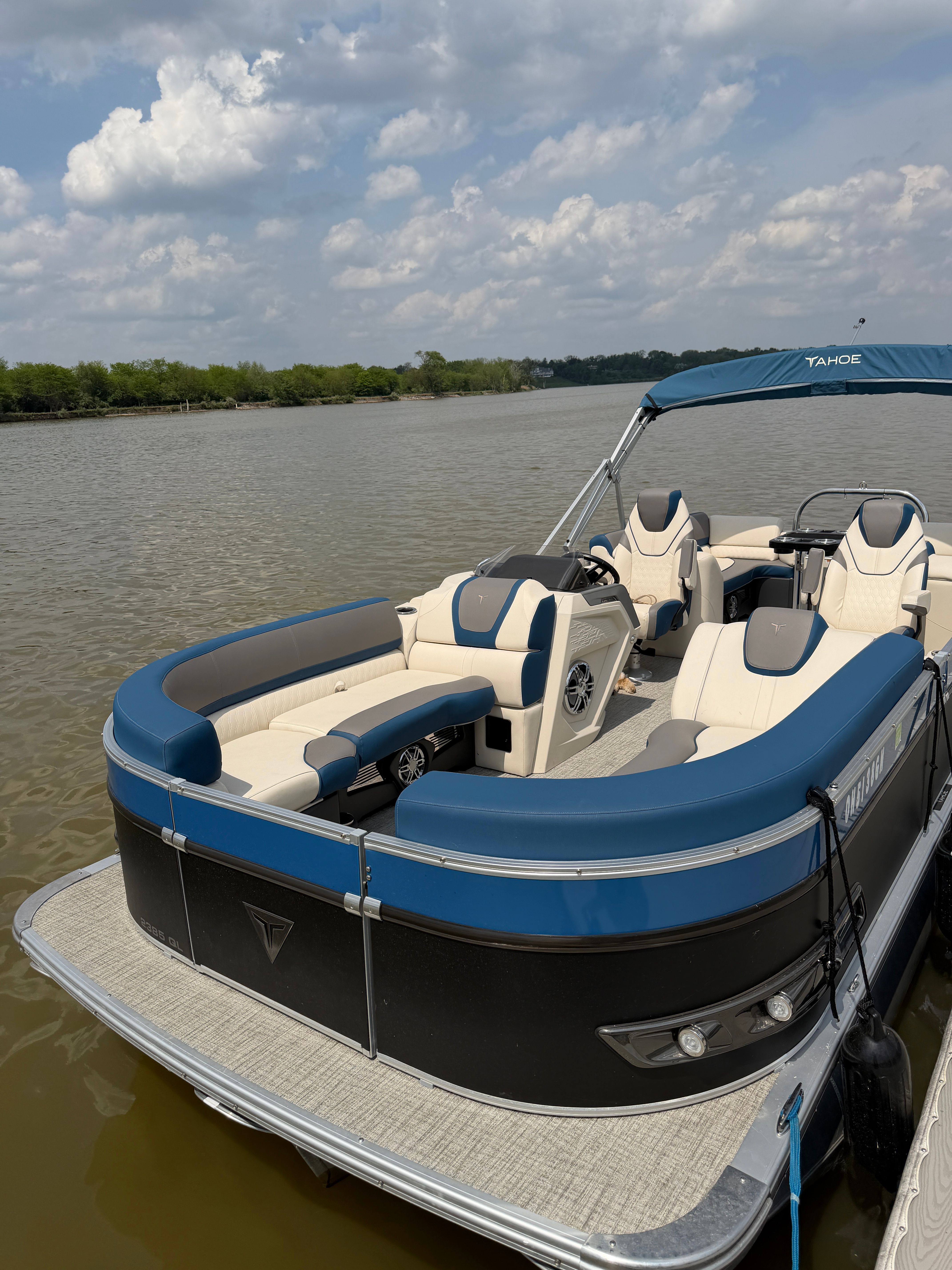 2024 Tahoe Pontoon Cascade Quad Lounger on a serene lake.